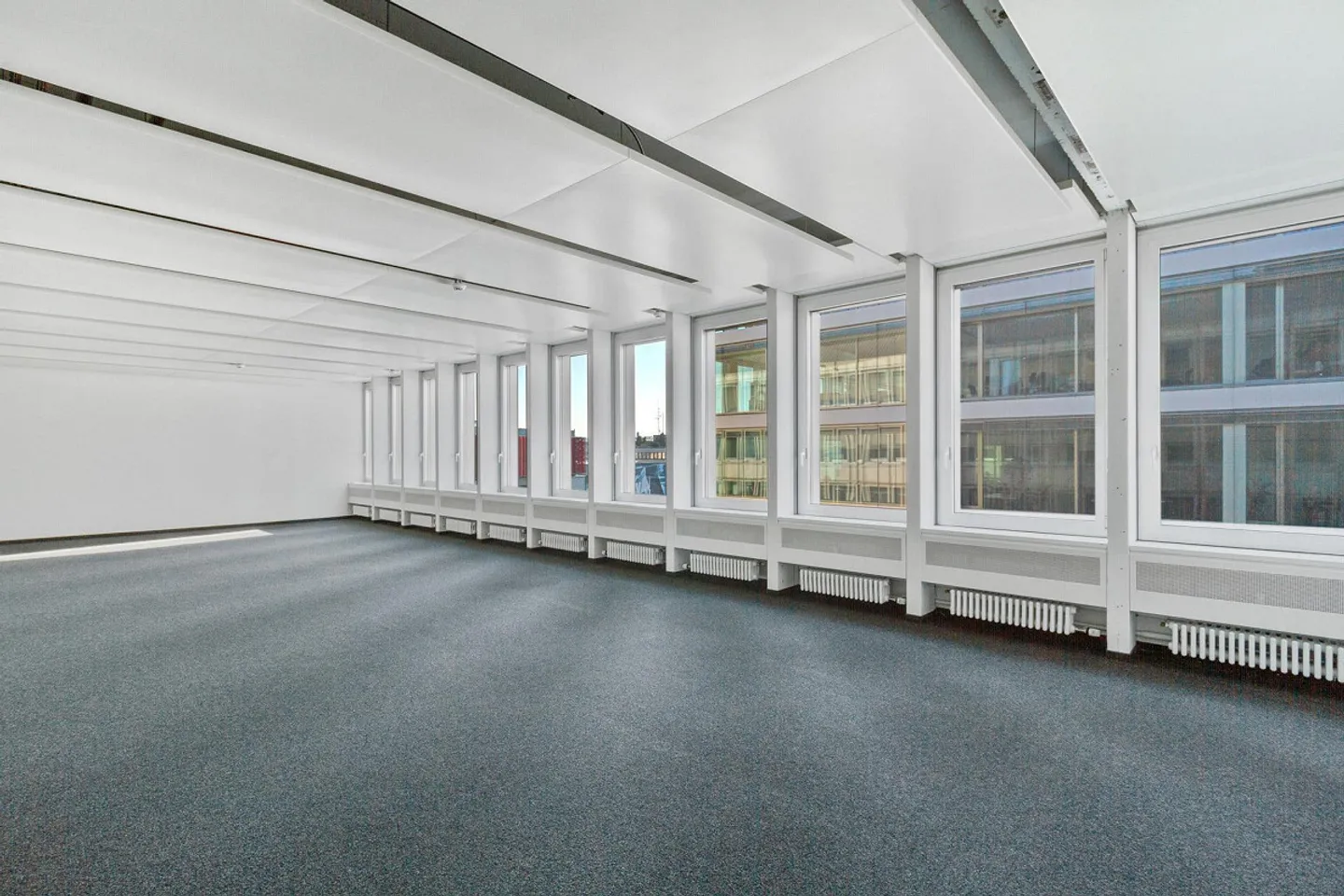 Ufficio pratico alla stazione di Glattbrugg - Foto 2 di 13