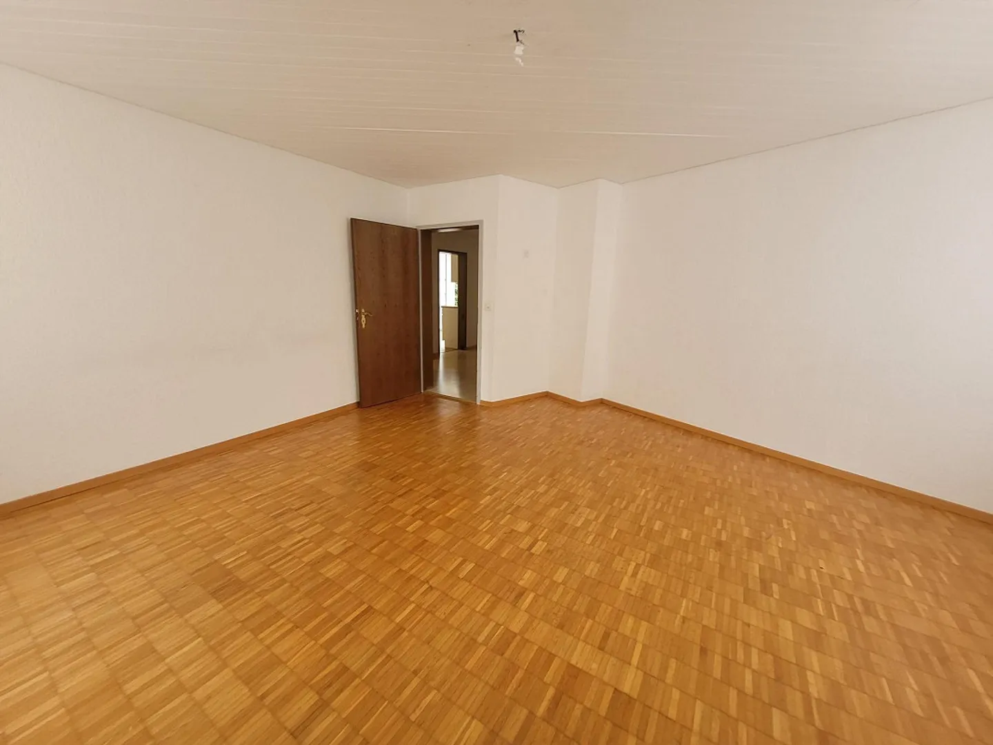 Bright 2.5-room apartment with balcony on the ground floor in St. Gallen - Photo 10 of 11
