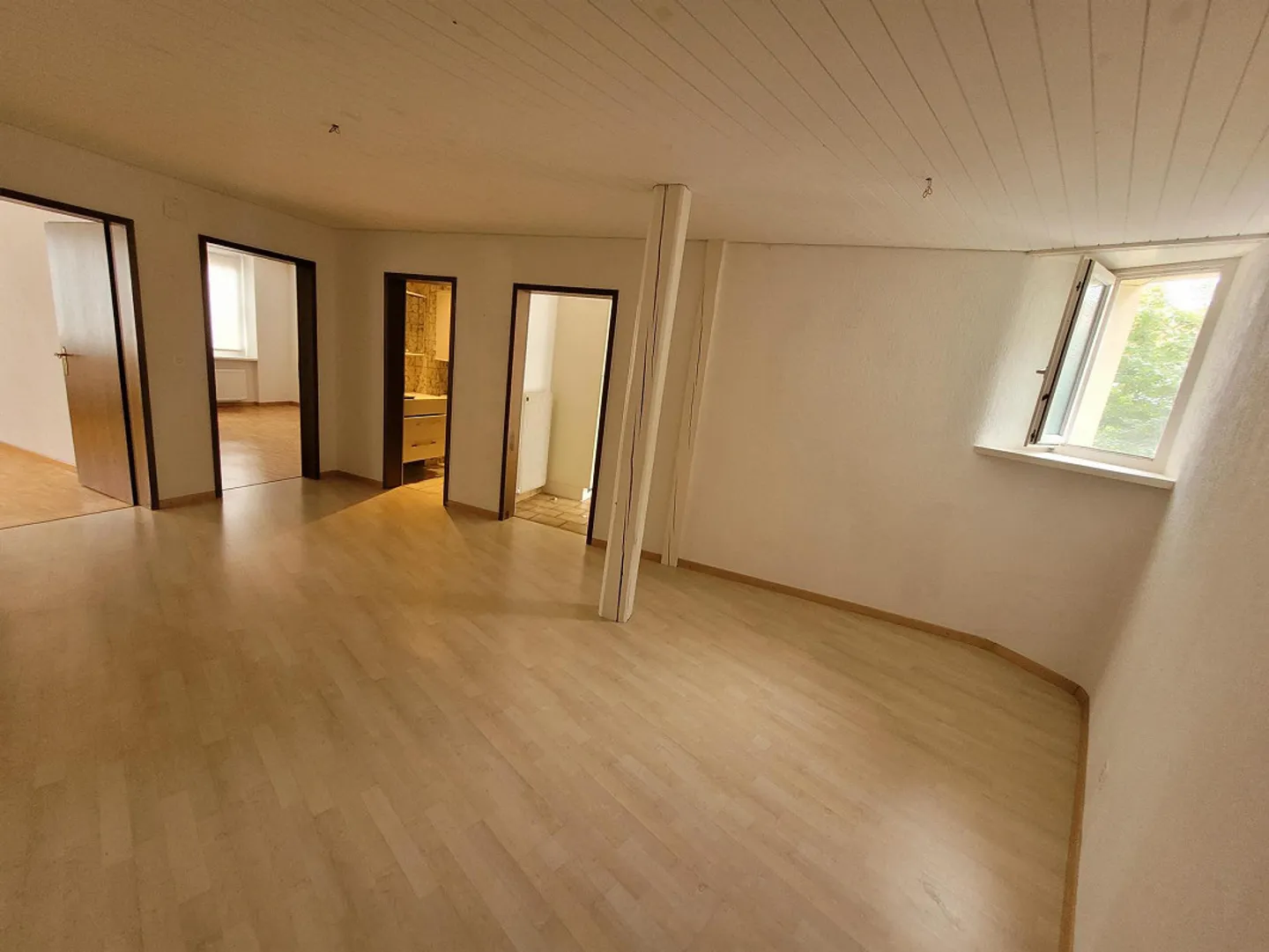 Bright 2.5-room apartment with balcony on the ground floor in St. Gallen - Photo 3 of 11
