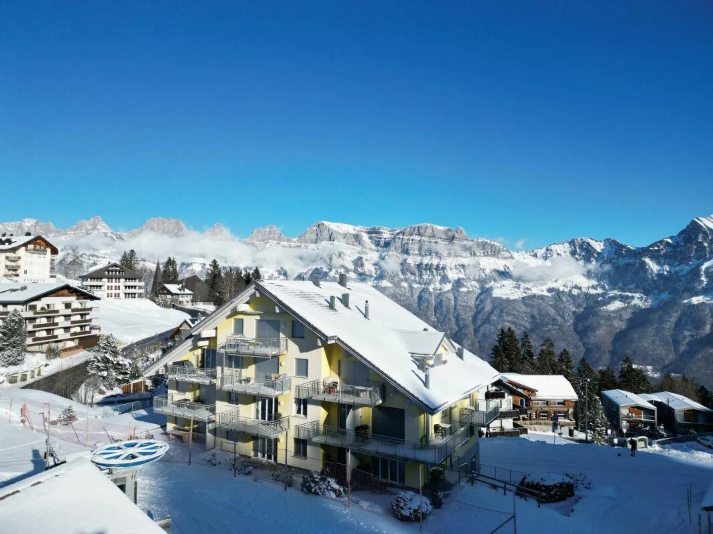 Ski-in / Ski-out - beautiful 3.5-room holiday apartment to fall in love with - Photo 13 of 13