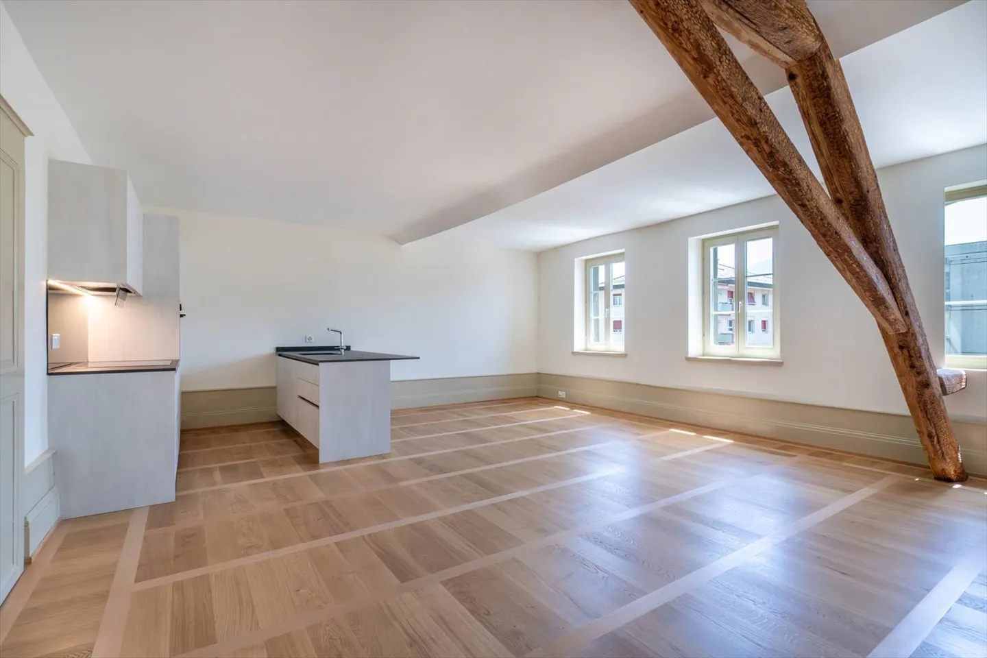 Ultimo piano - Spazioso appartamento 3.5 di 99 m2 + soffitta in un edificio ristrutturato - Foto 2 di 13