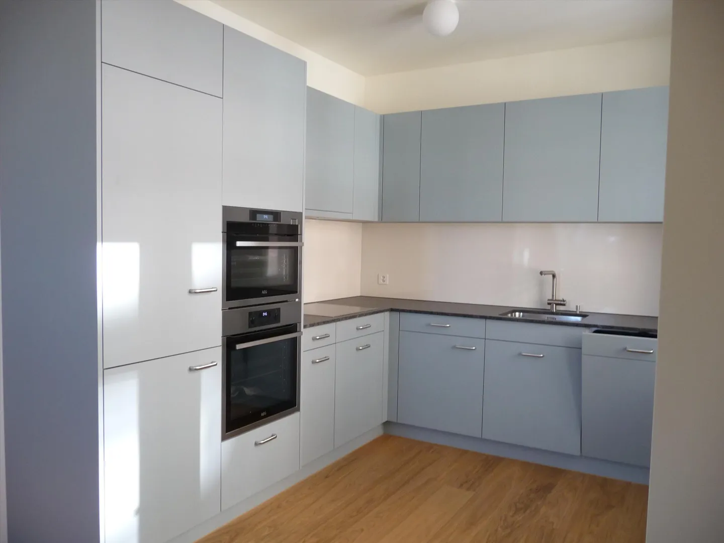 Exclusive Living - two net rents + 6 months parking space for free - Photo 3 of 10