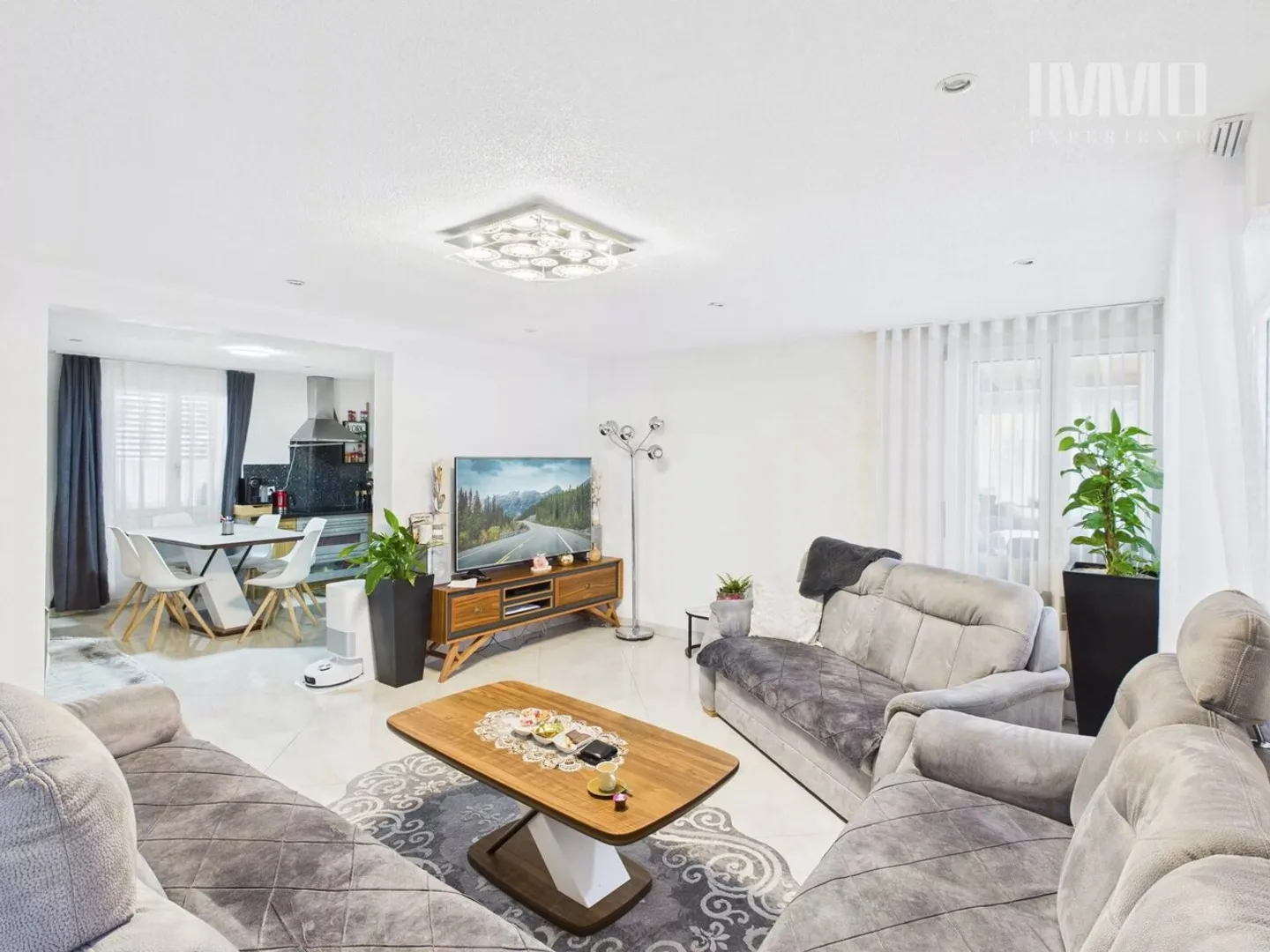 Spacious Family House with Apartment - Photo 3 of 13