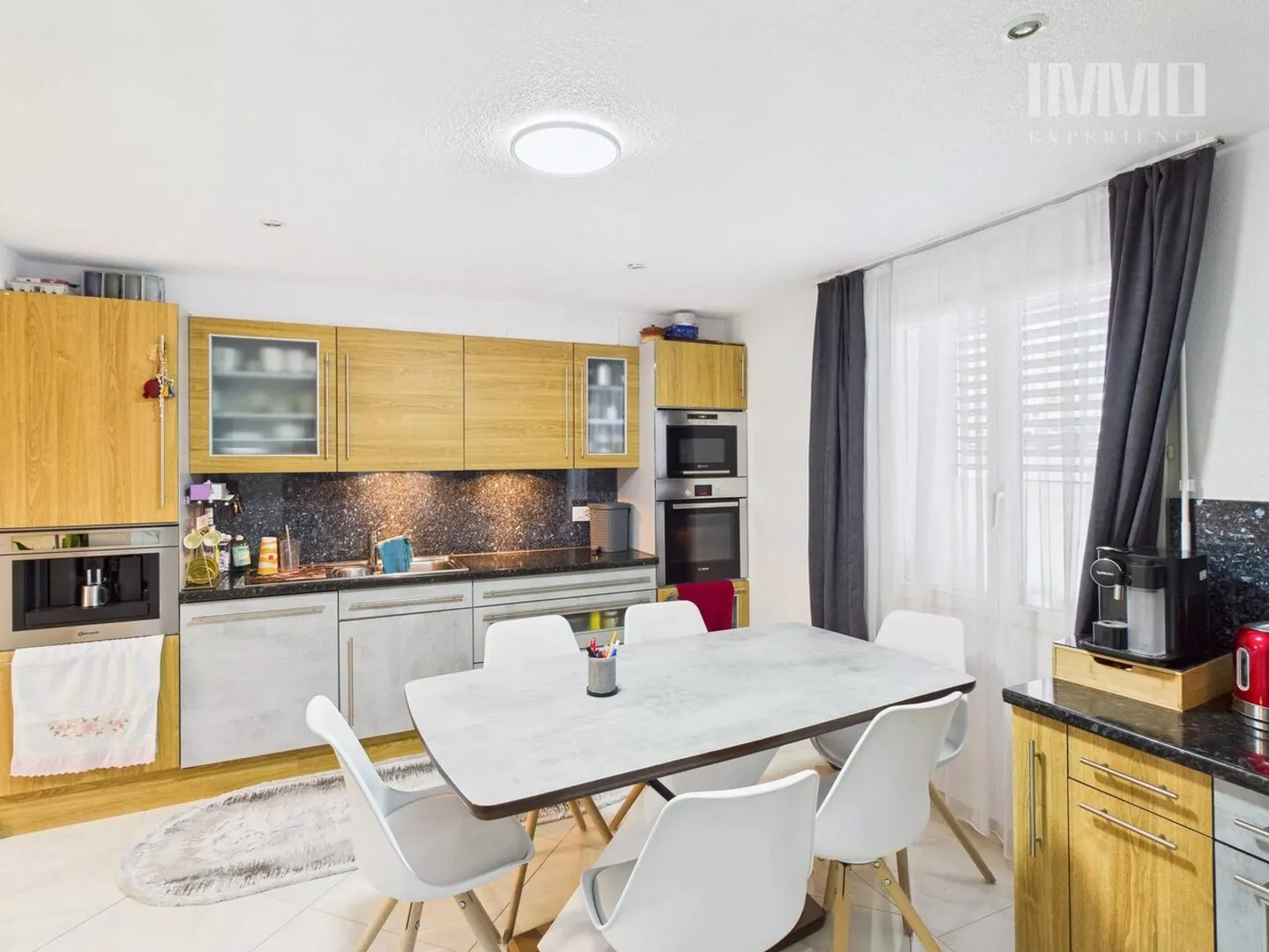 Spacious Family House with Apartment - Photo 4 of 13