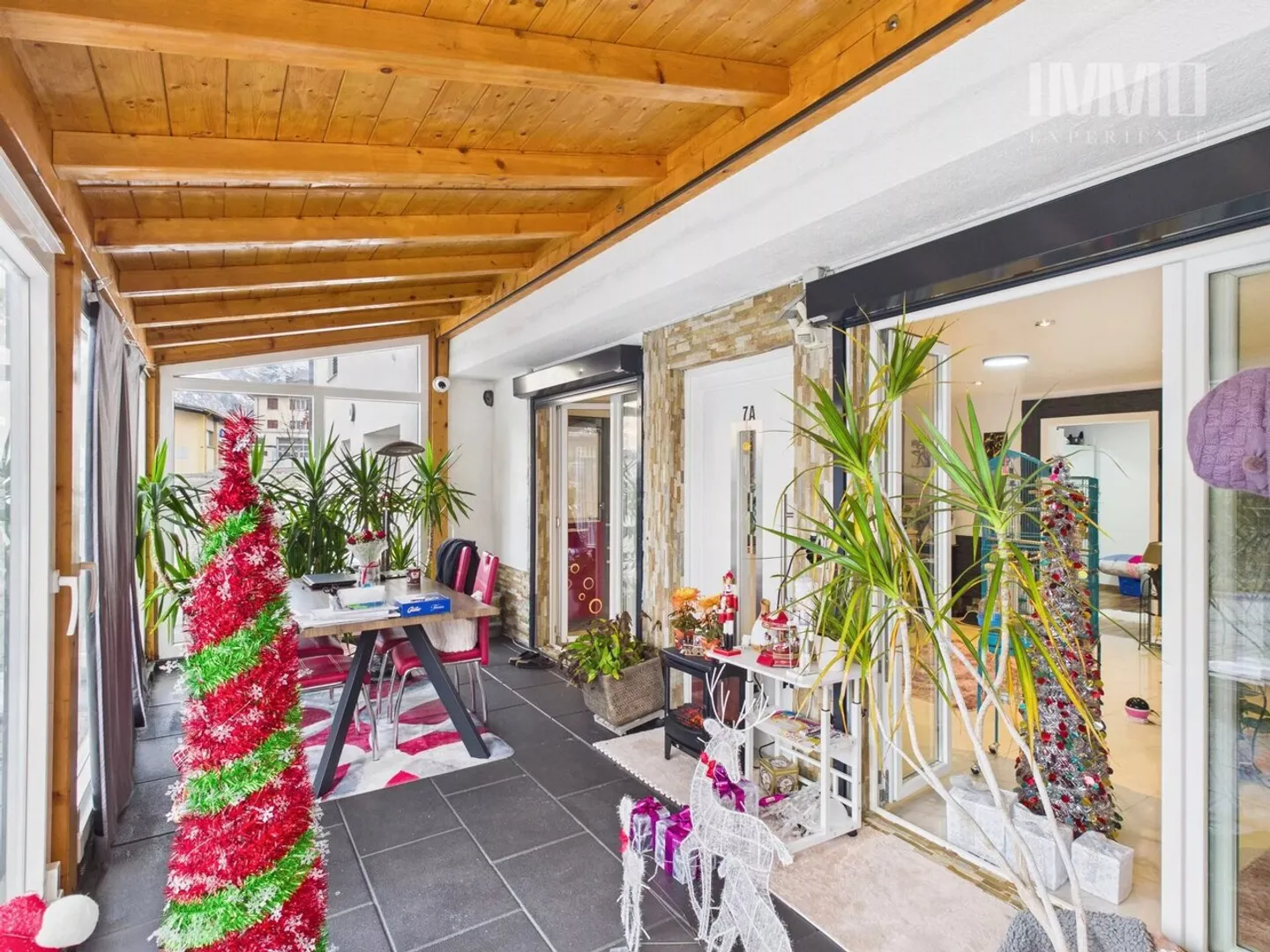 Spacious Family House with Apartment - Photo 10 of 13