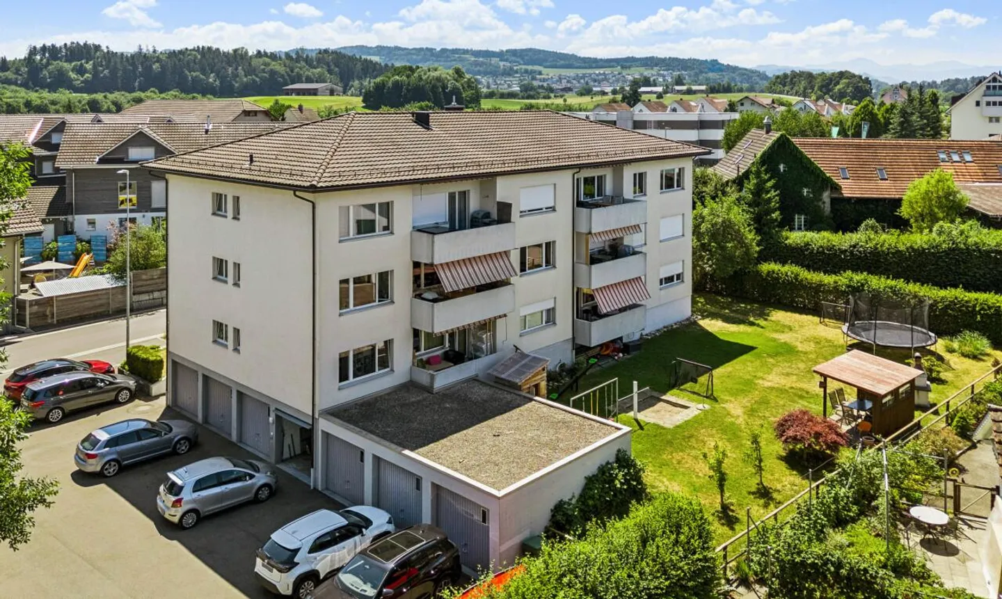Well-maintained multi-family house with 9 apartments in Schwarzenbach SG - Photo 2 of 11