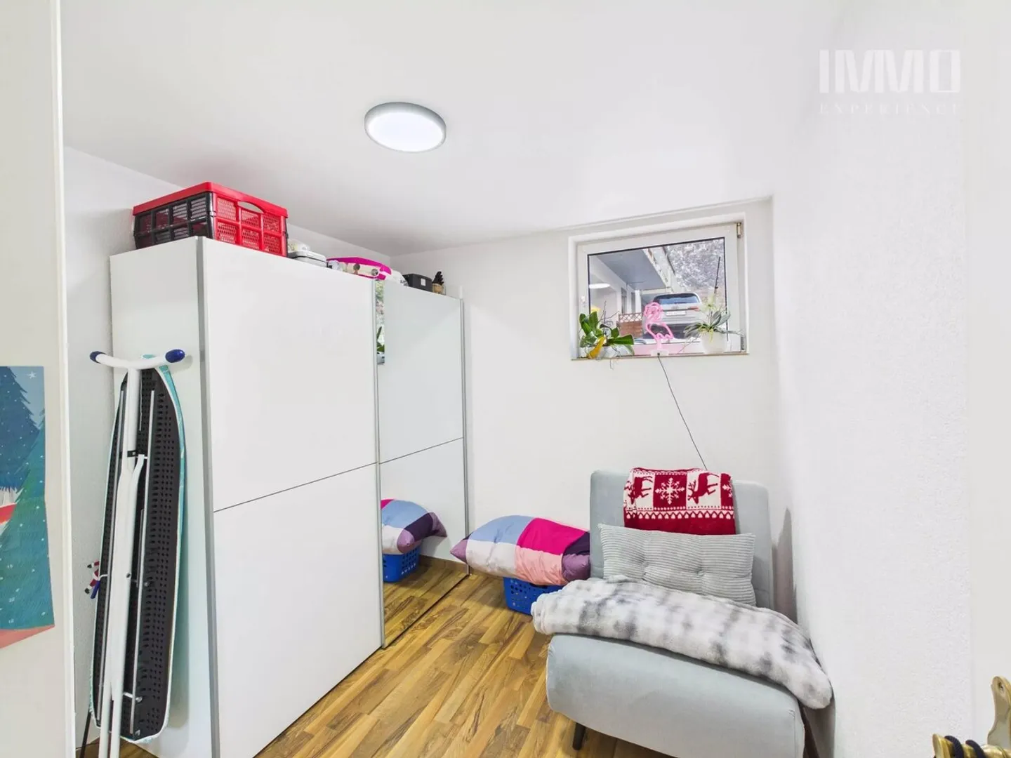 Spacious Family House with Apartment - Photo 12 of 13