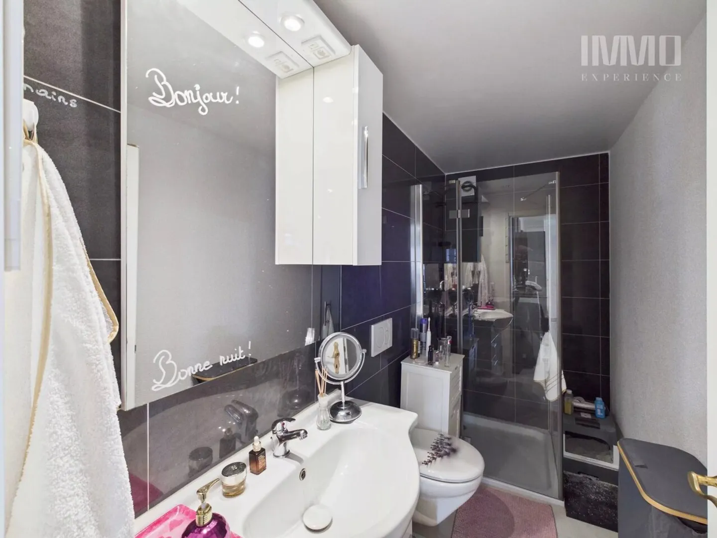 Spacious Family House with Apartment - Photo 13 of 13