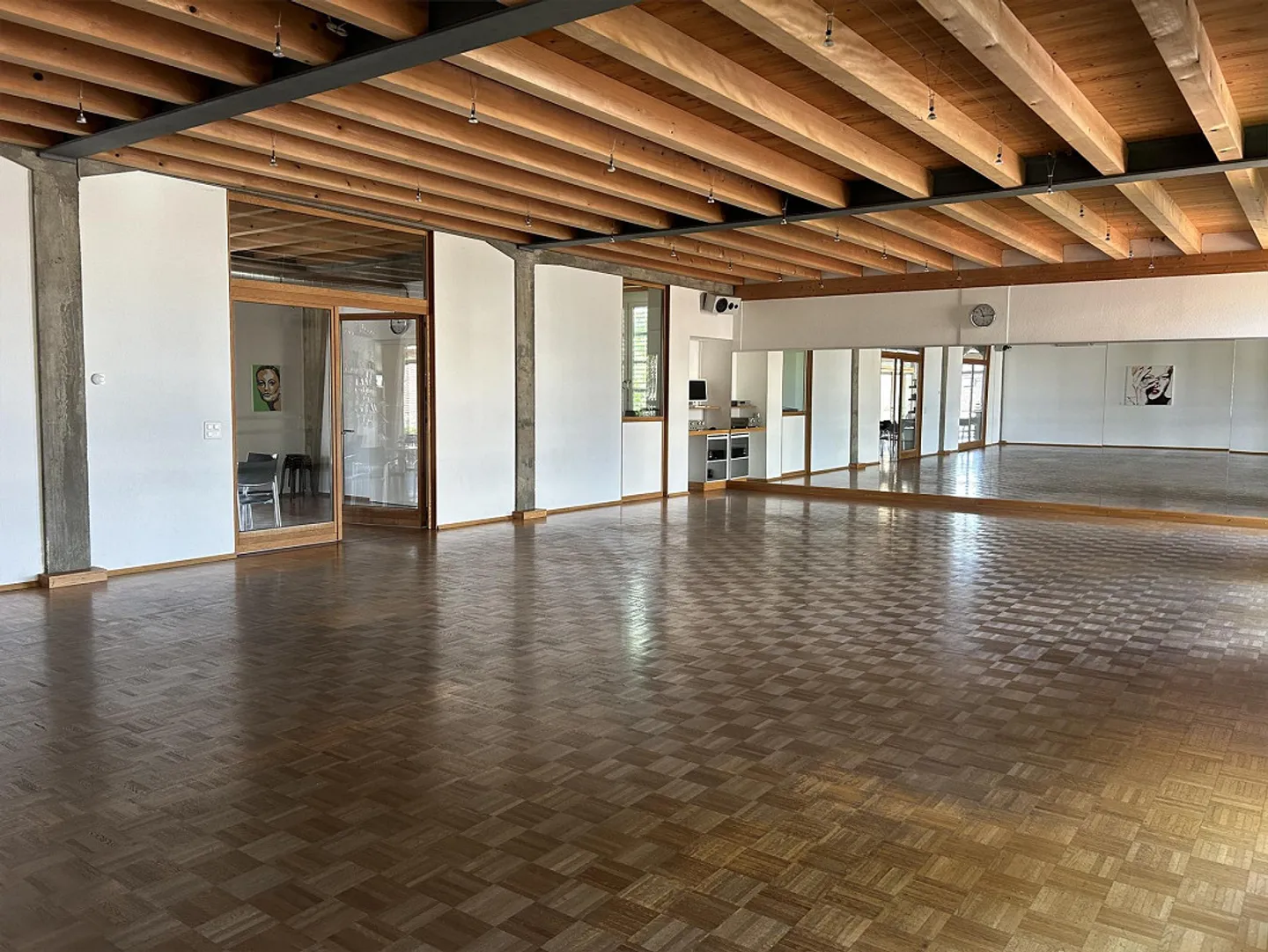 Commercial premises in a central location - Photo 15 of 29