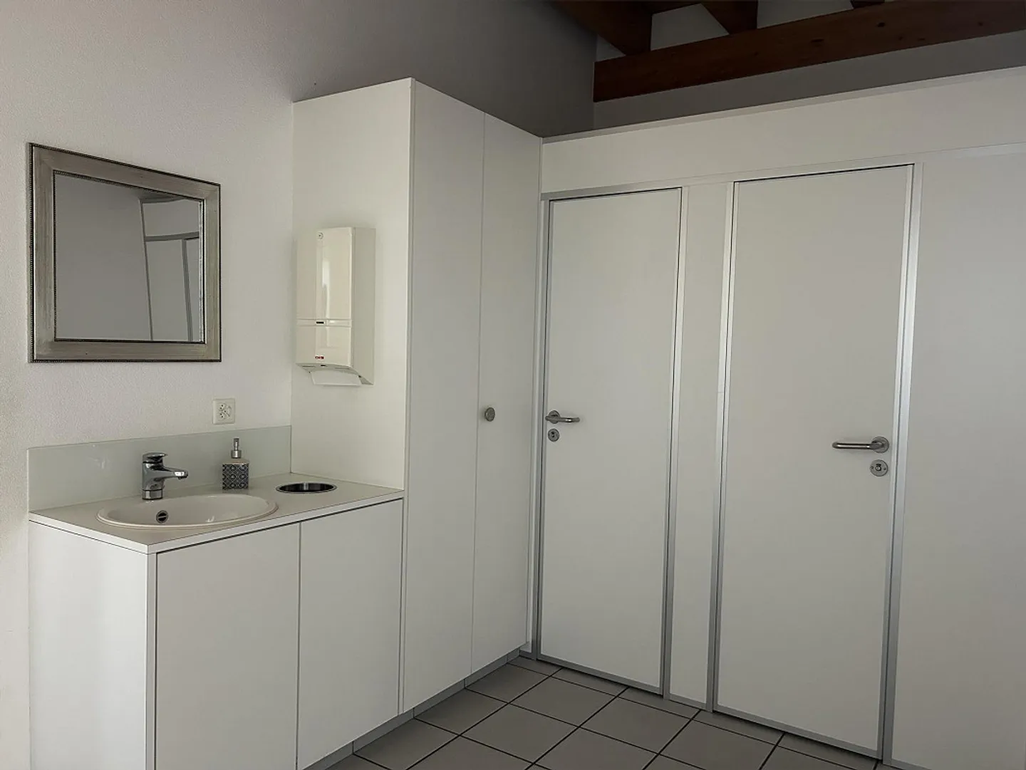 Commercial premises in a central location - Photo 16 of 29