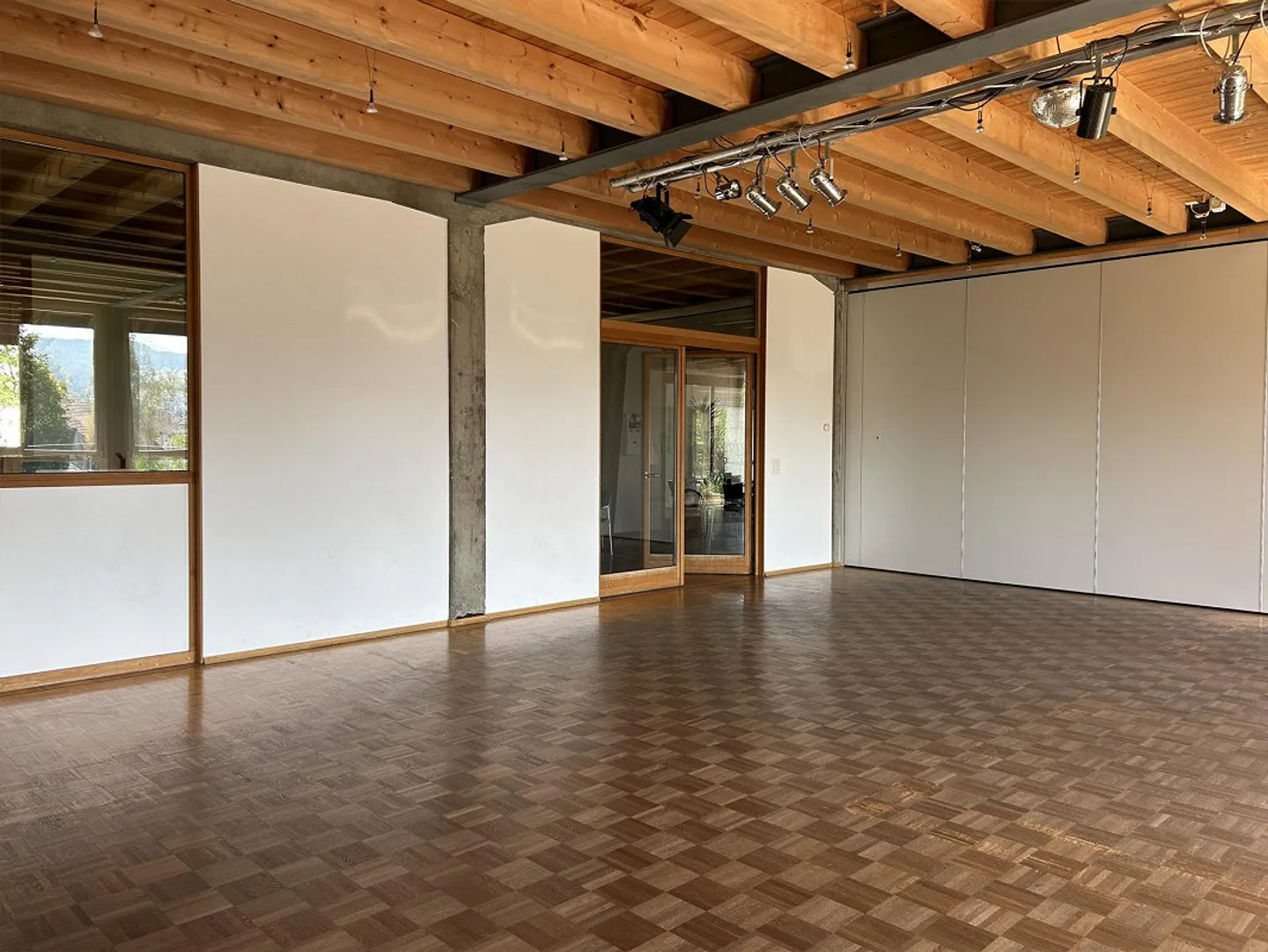 Commercial premises in a central location - Photo 12 of 29