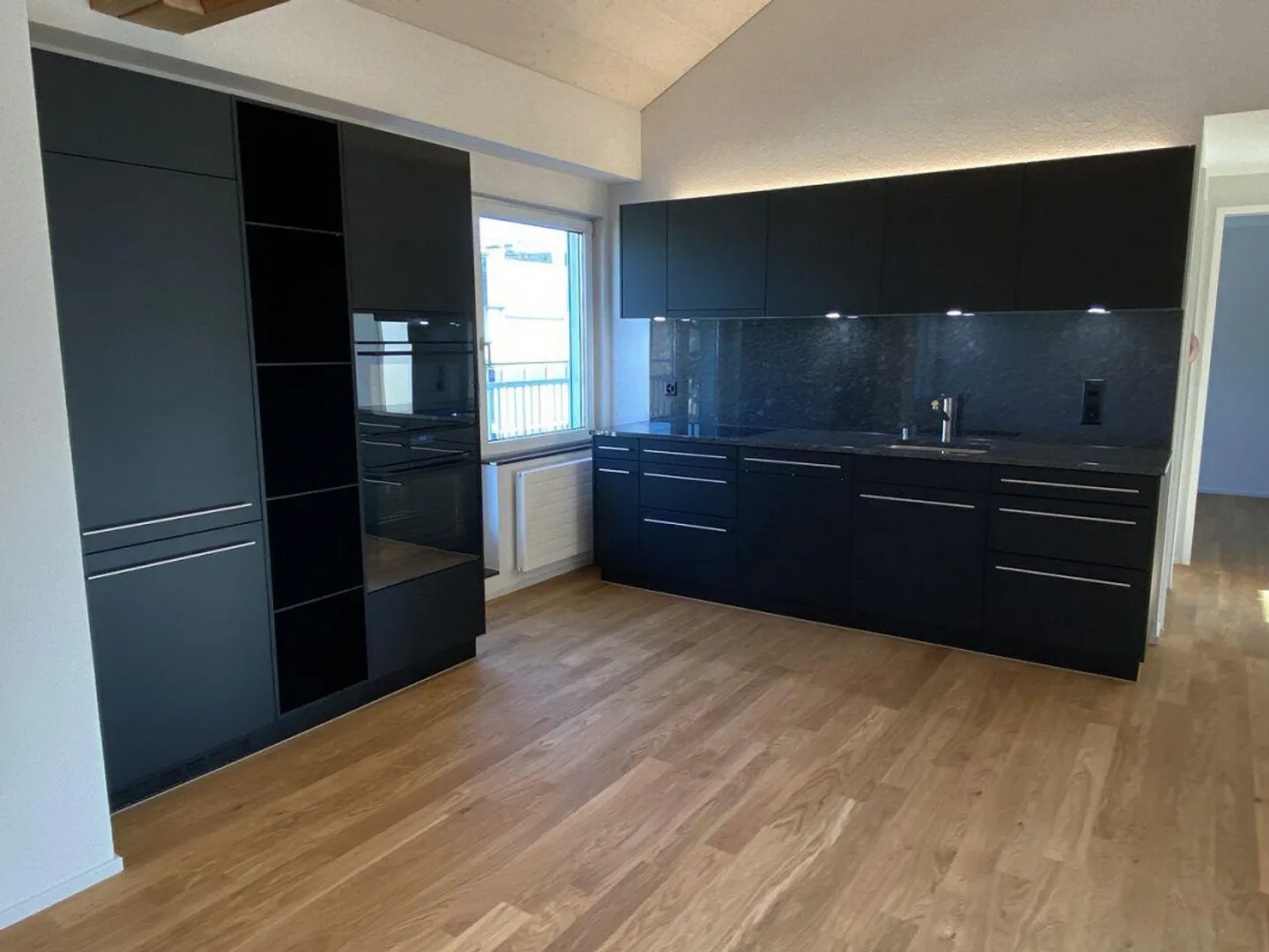 This apartment will leave you speechless - 4.5 room penthouse apartment in Lucerne - Photo 3 of 12