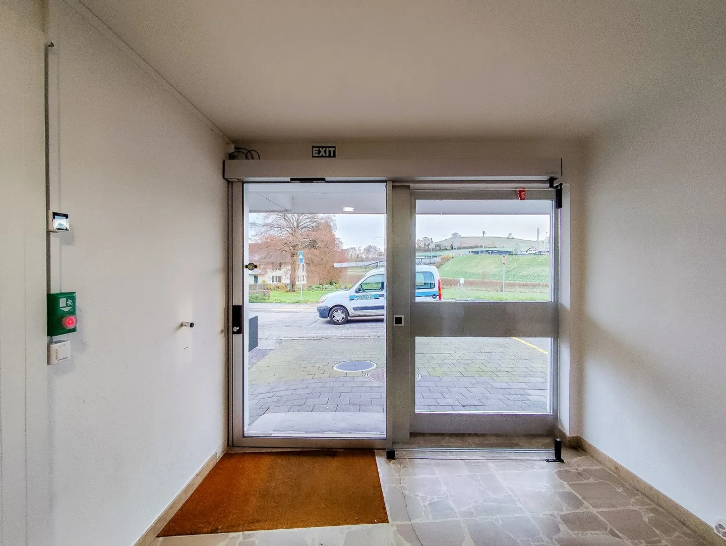 Edificio ad uso misto in affitto - Foto 1 di 11