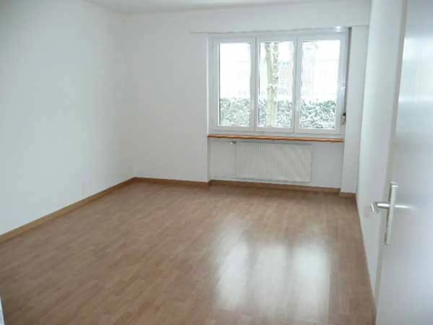 Elegant living in a sunny location! - Photo 3 of 5