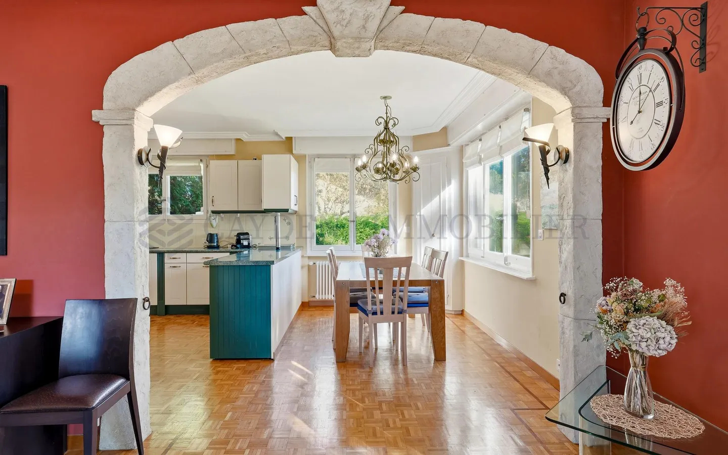 Individual villa with 6 bedrooms in a residential area - Photo 4 of 12