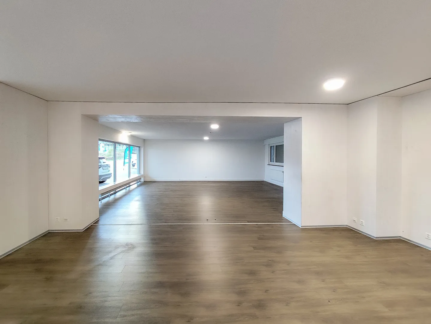Edificio ad uso misto in affitto - Foto 2 di 11