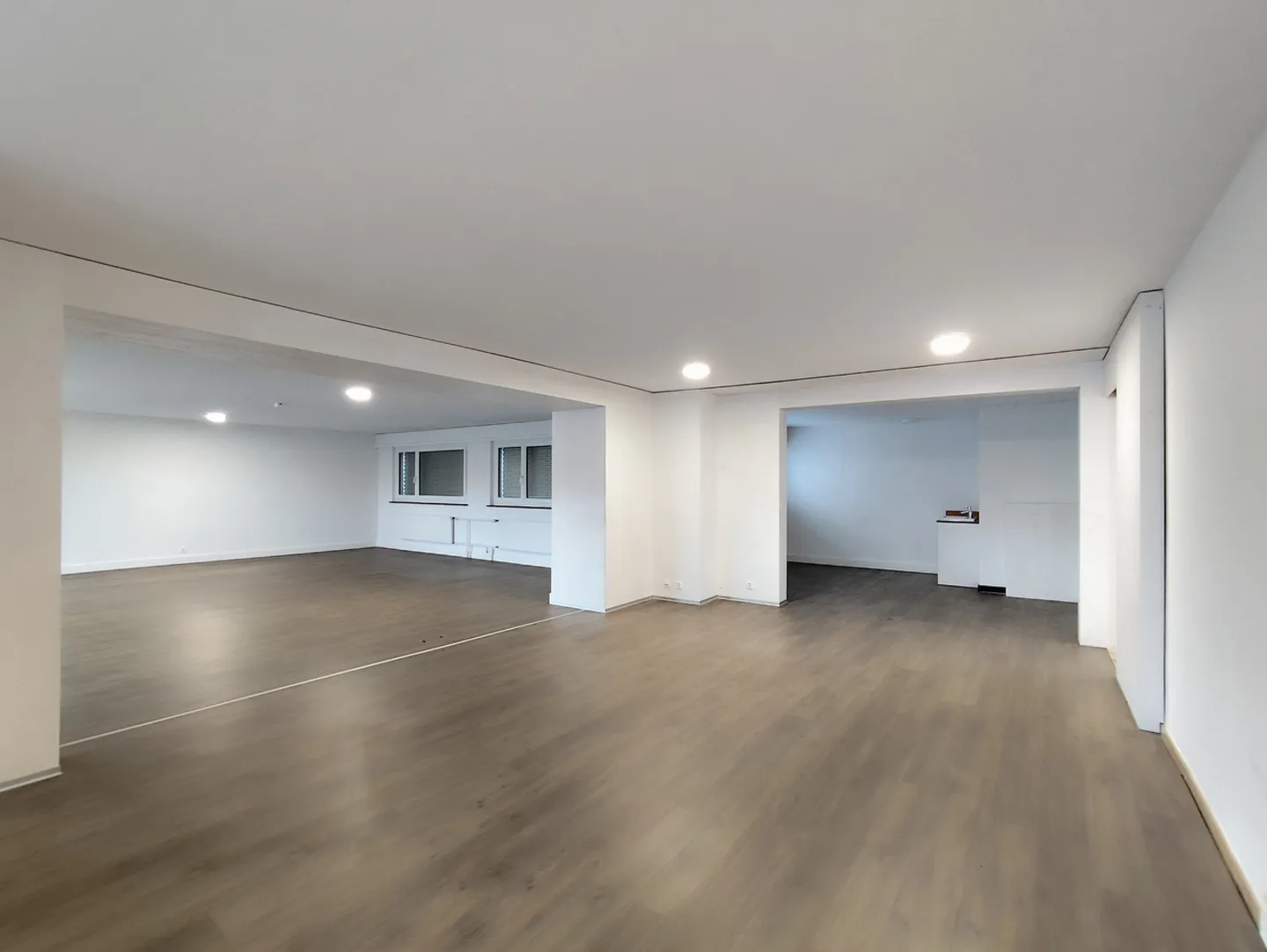 Edificio ad uso misto in affitto - Foto 6 di 11