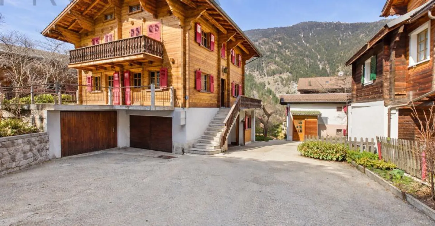 Unica casa plurifamiliare a Grengiols - Foto 1 di 7