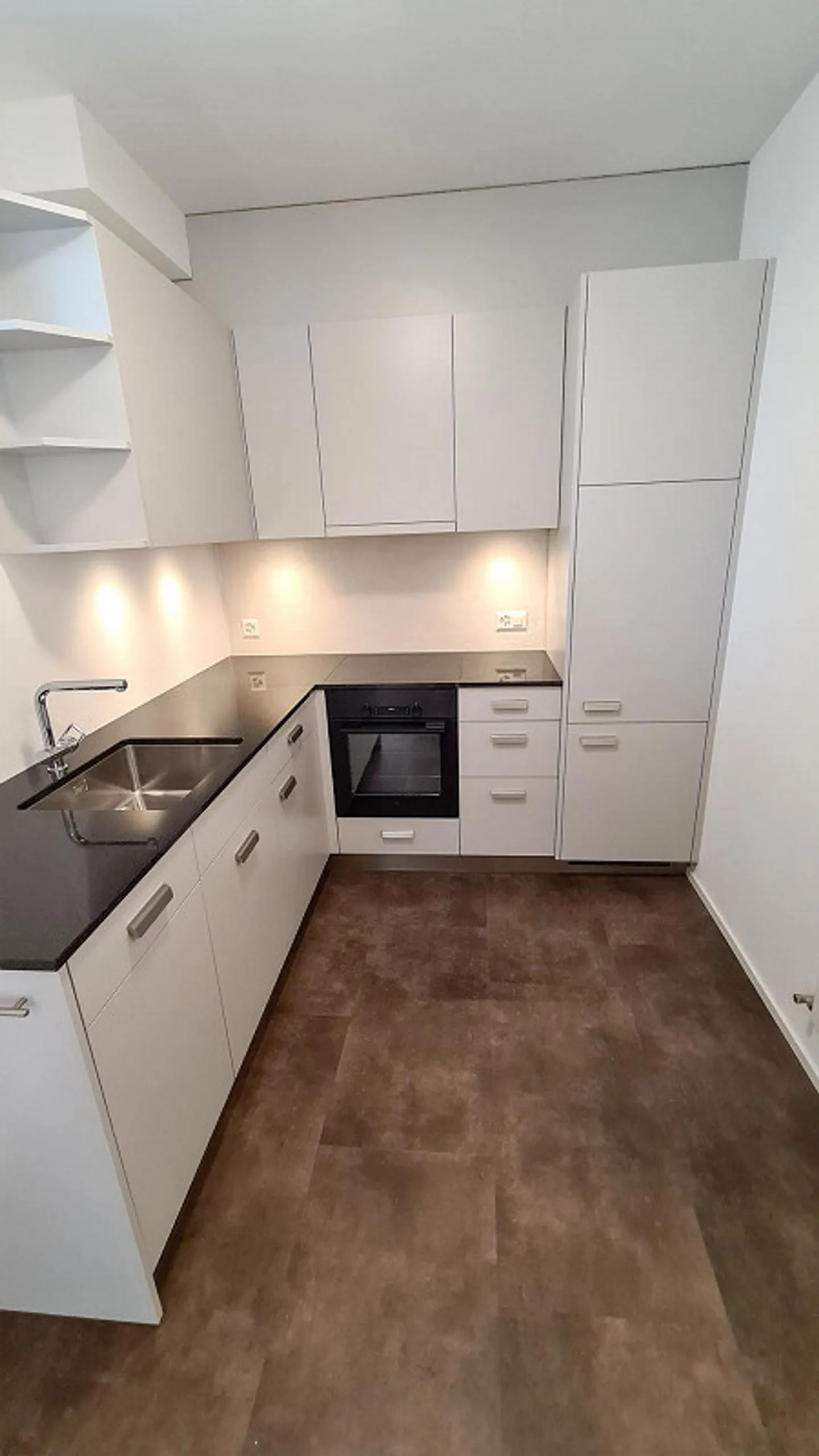 Incantevole appartamento centrale di 2.5 locali a soli 1,2 km dalla stazione ferroviaria - Foto 11 di 19