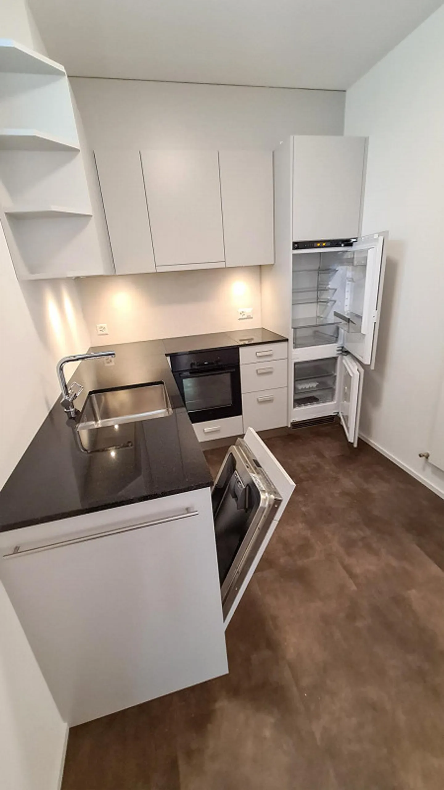 Incantevole appartamento centrale di 2.5 locali a soli 1,2 km dalla stazione ferroviaria - Foto 12 di 19