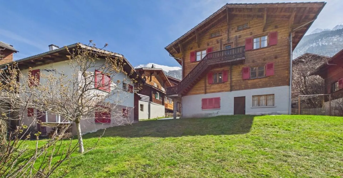 Unica casa plurifamiliare a Grengiols - Foto 2 di 7