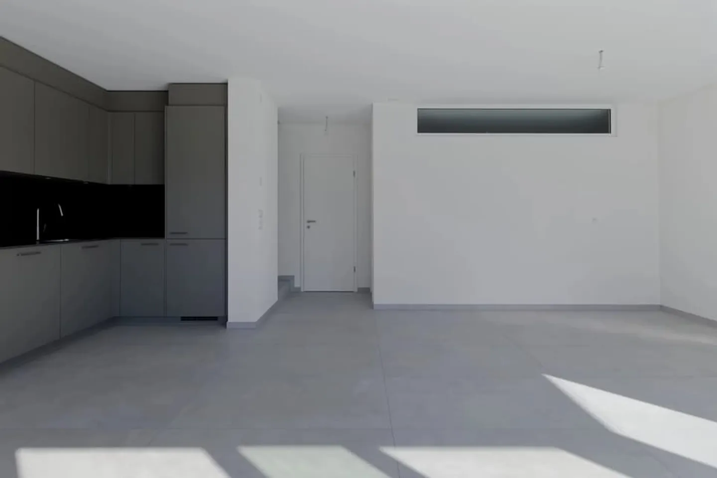Bright and Comfortable Contemporary Apartment - Photo 4 of 12