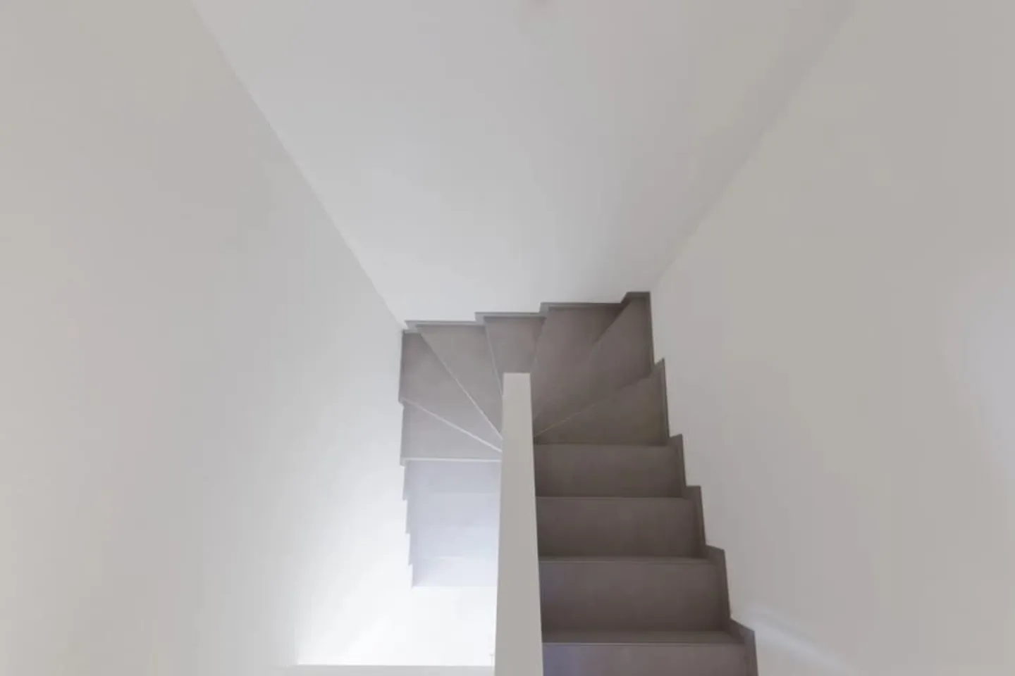 Bright and Comfortable Contemporary Apartment - Photo 9 of 12