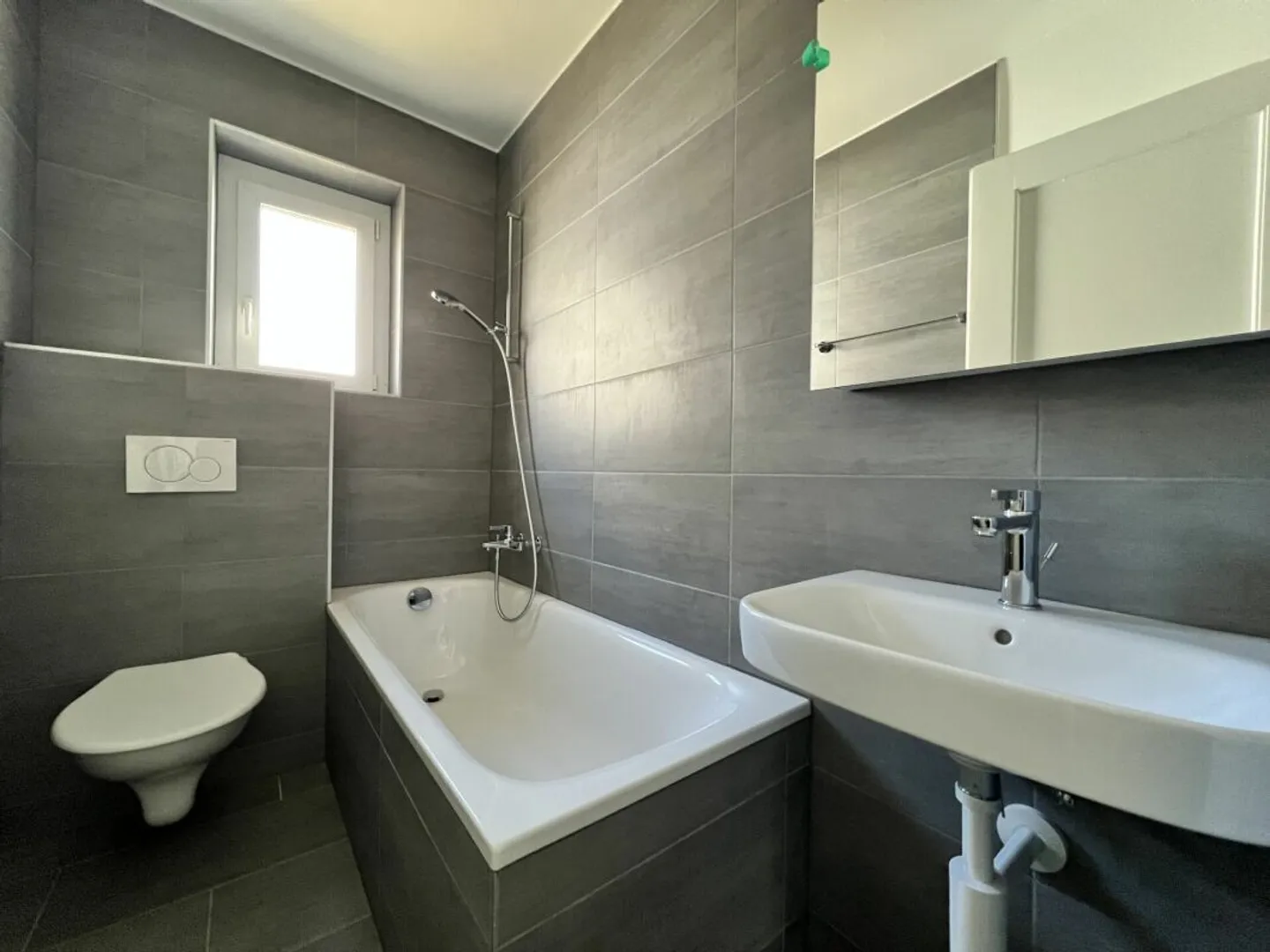 Bellissimo appartamento ristrutturato di 4 stanze - Foto 2 di 8