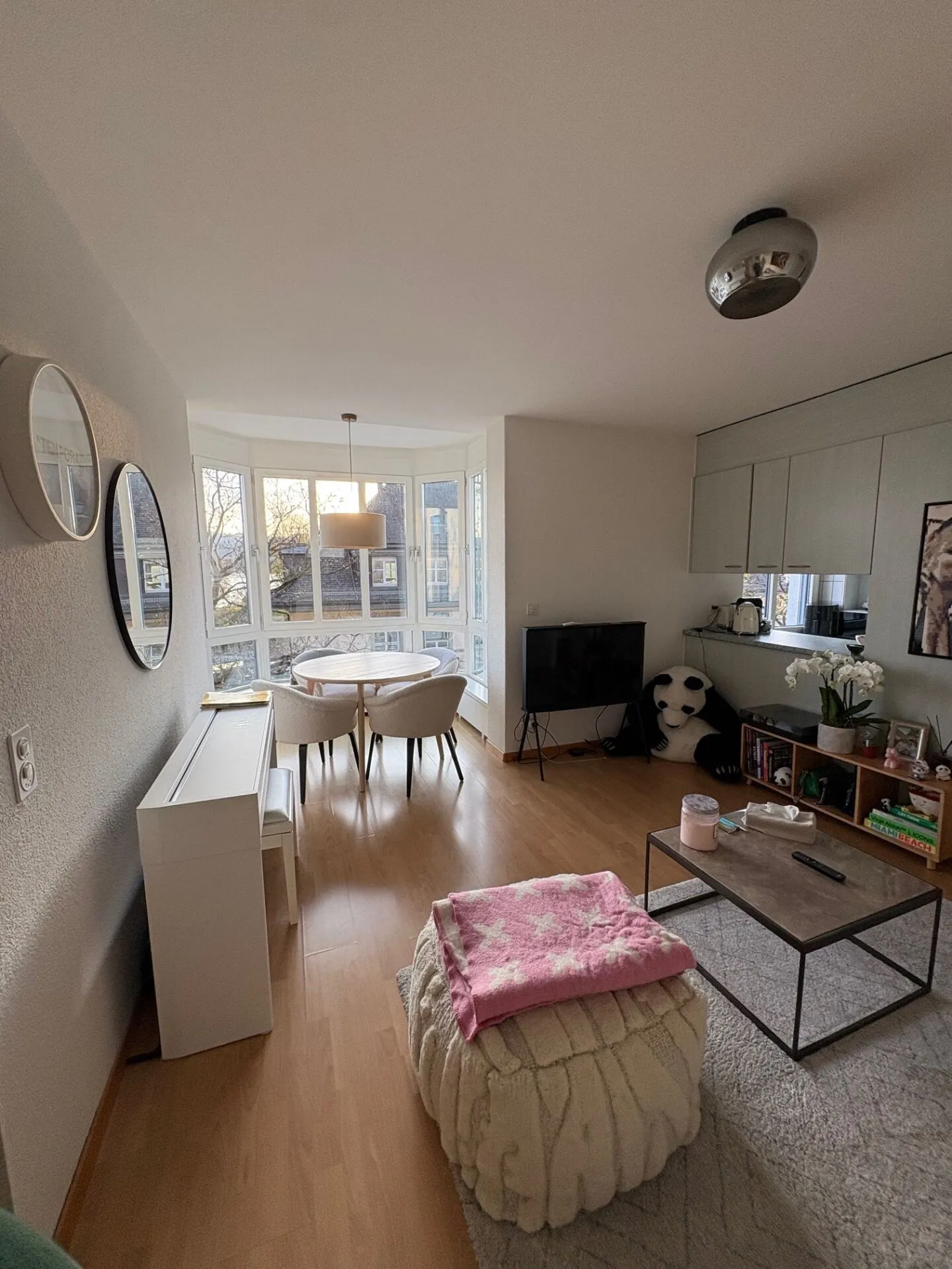 City Life by the Lake - 2-Room Apartment in the Heart of Seefeld - Photo 2 of 7