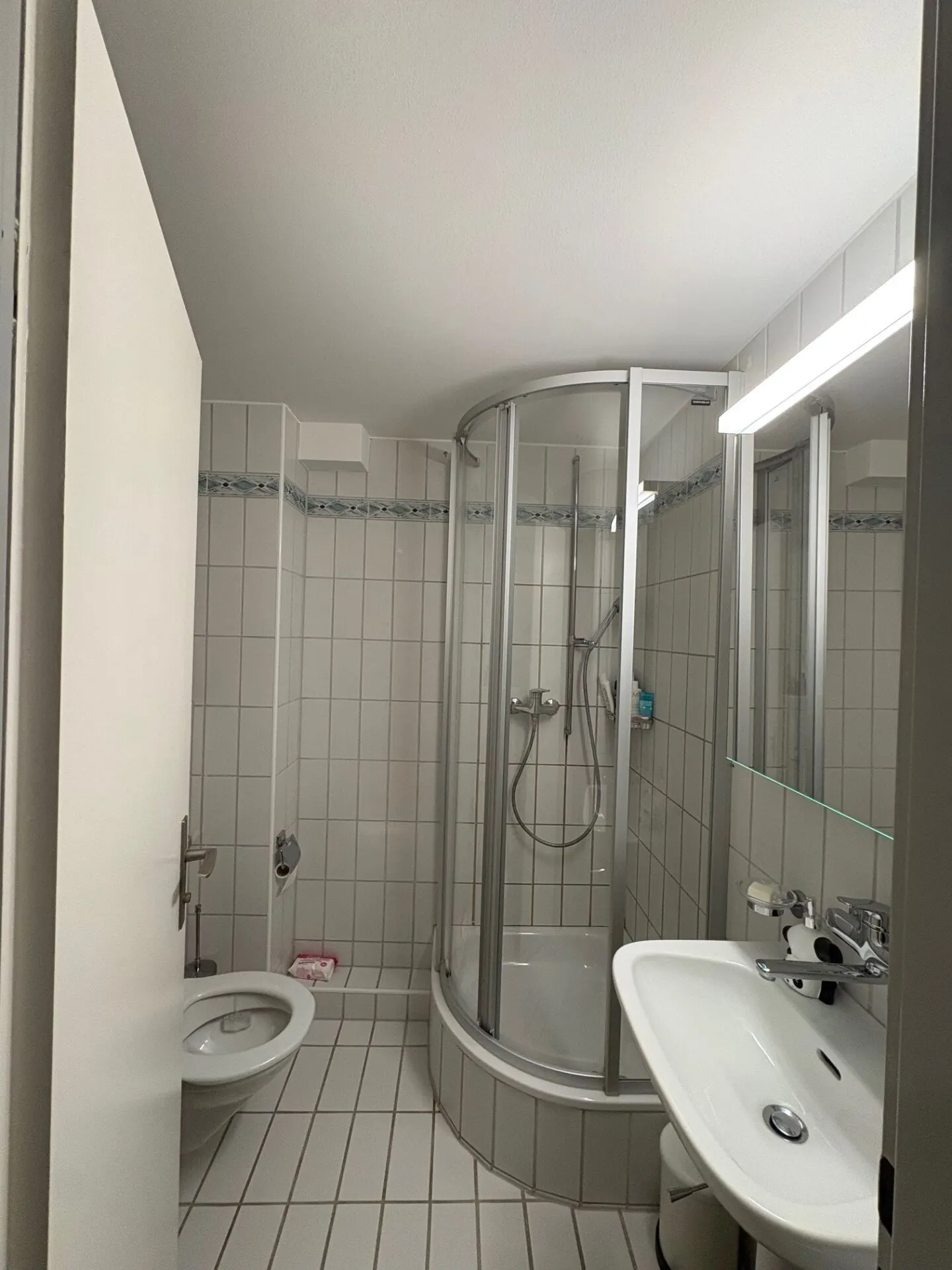 City Life by the Lake - 2-Room Apartment in the Heart of Seefeld - Photo 6 of 7