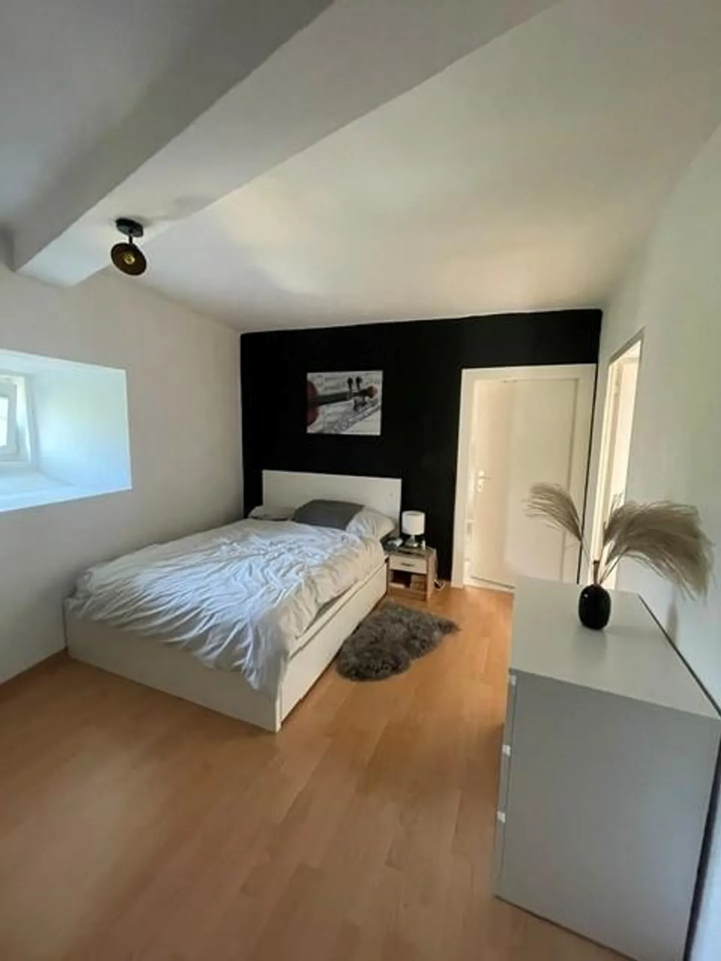 Appartement sous les combles de 2,5 pièces au centre-ville - Photo 4 sur 4