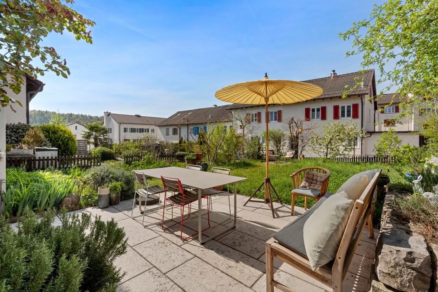 Charmantes Reihenfamilienhaus mit Garten - Foto 1 von 16