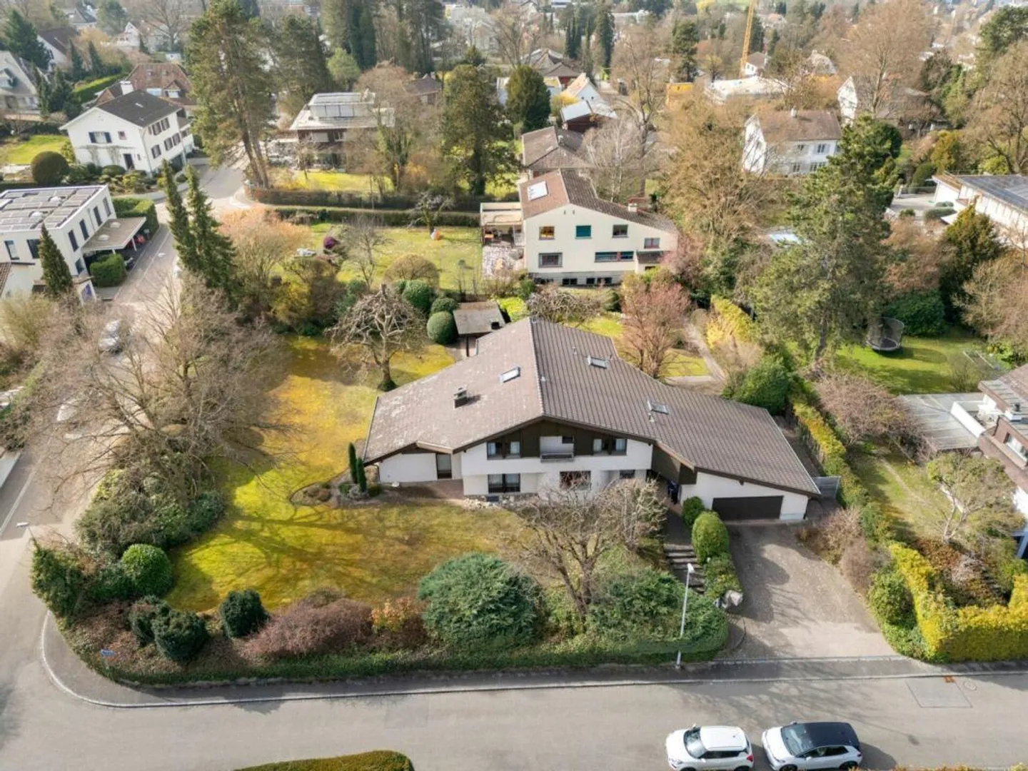 Une des plus belles propriétés à Binningen - Villa avec potentiel de développement - Photo 2 sur 19