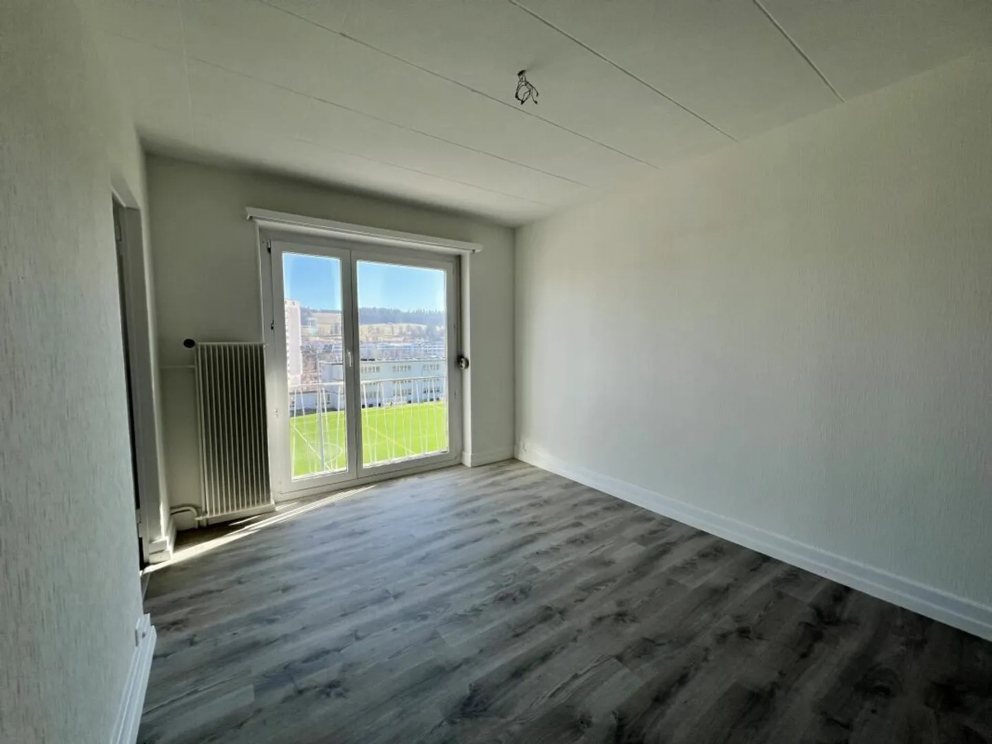 Bellissimo appartamento ristrutturato di 4 stanze - Foto 5 di 8