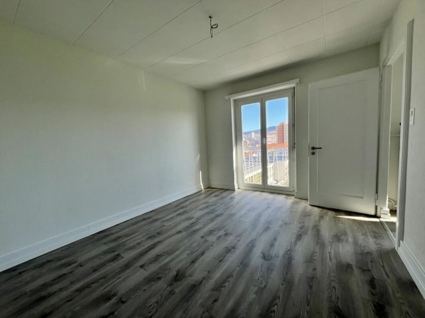 Bellissimo appartamento ristrutturato di 4 stanze - Foto 7 di 8