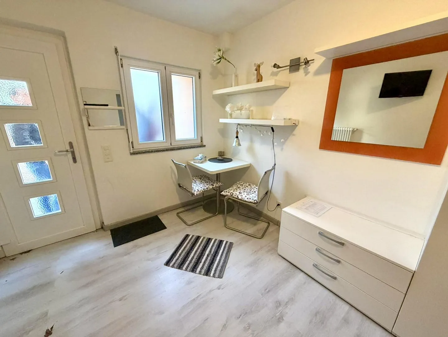 GEMÜTLICHES MÖBLIERTES STUDIO - Foto 8 von 10