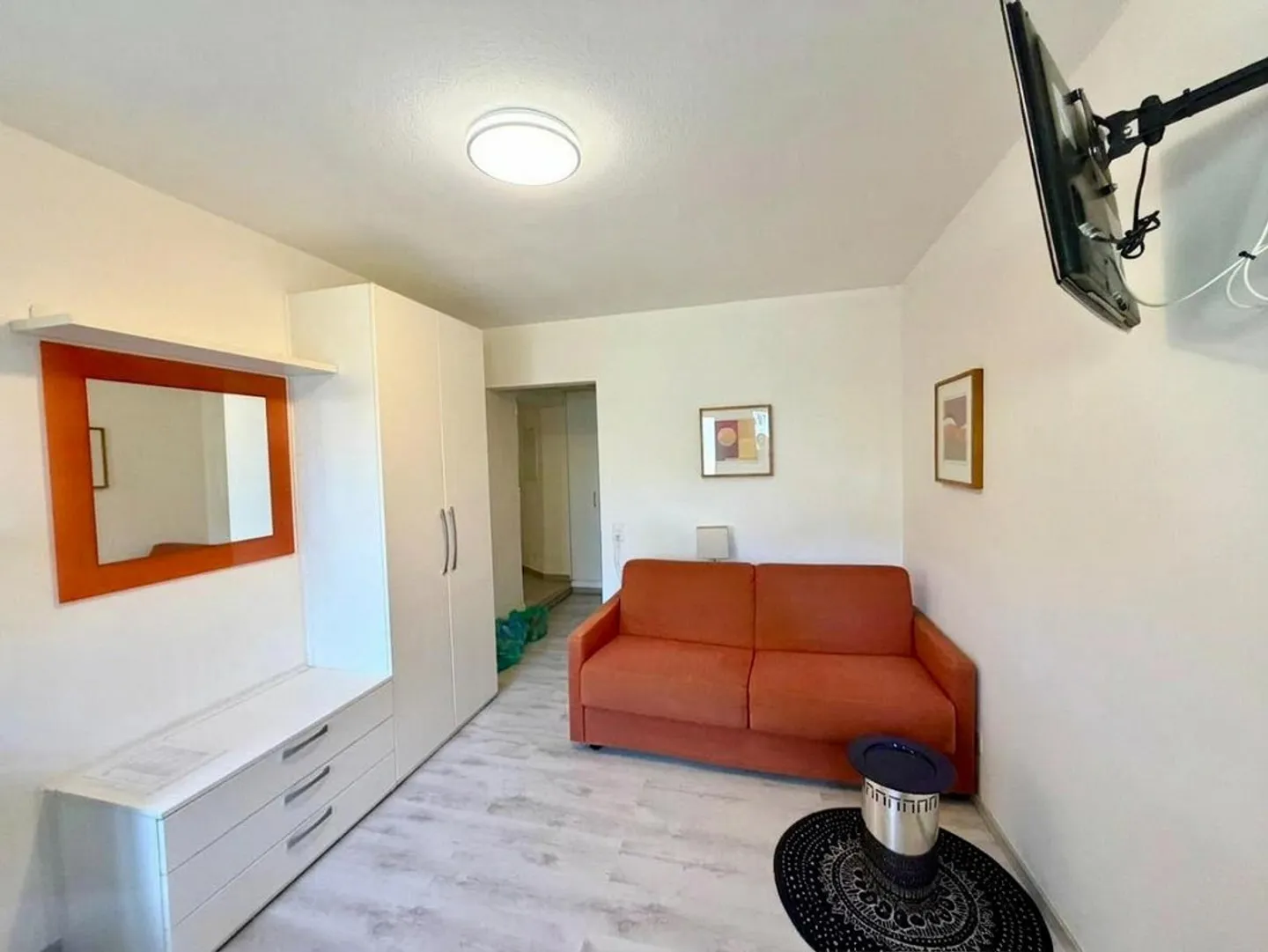 GEMÜTLICHES MÖBLIERTES STUDIO - Foto 4 von 10