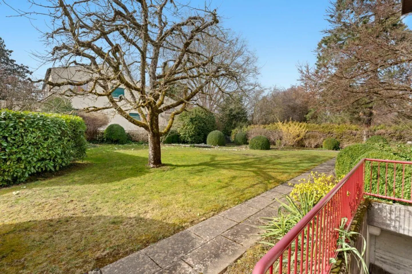 Une des plus belles propriétés à Binningen - Villa avec potentiel de développement - Photo 16 sur 19