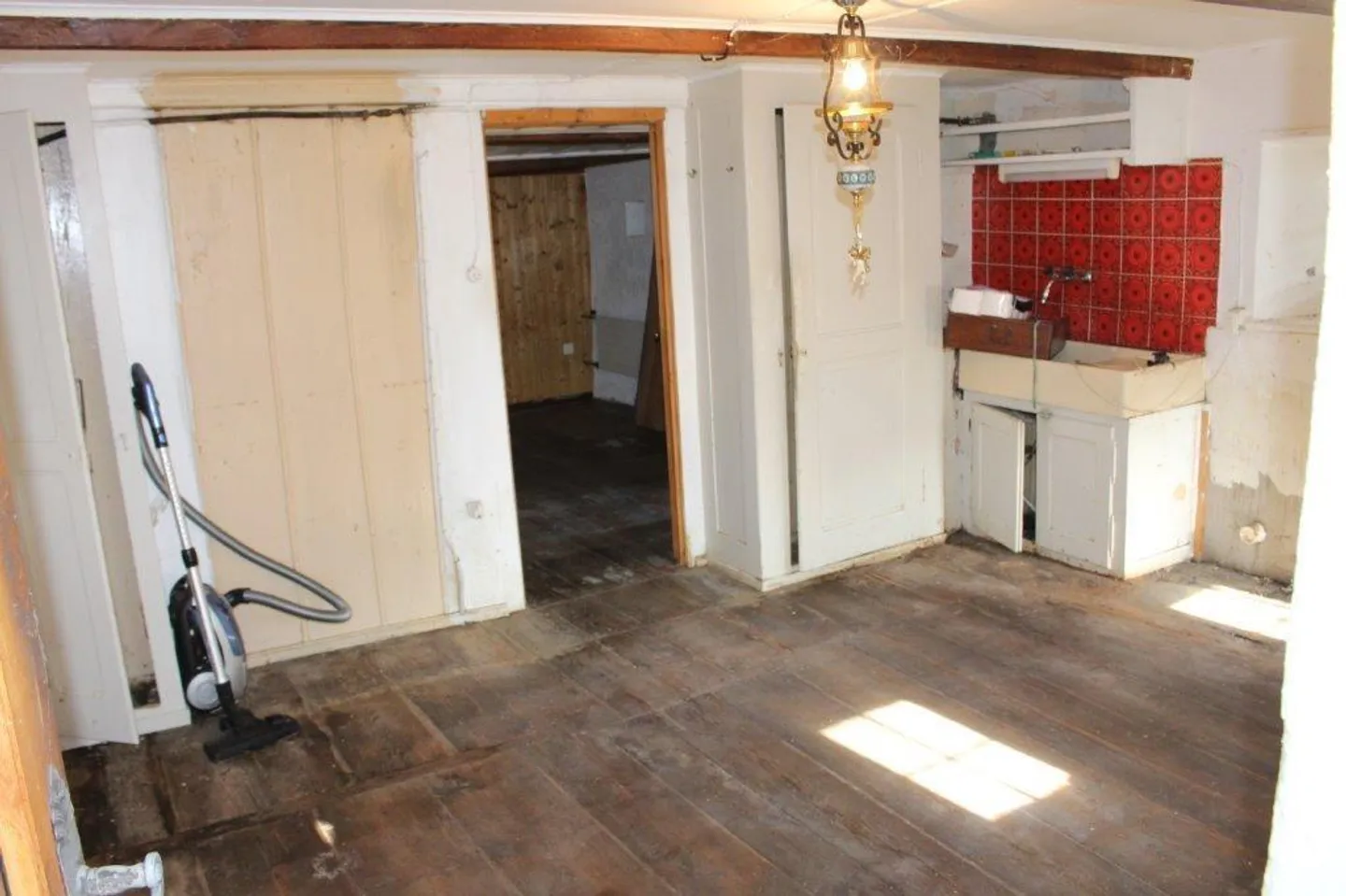 Casa da ristrutturare a Spruga - Foto 2 di 20