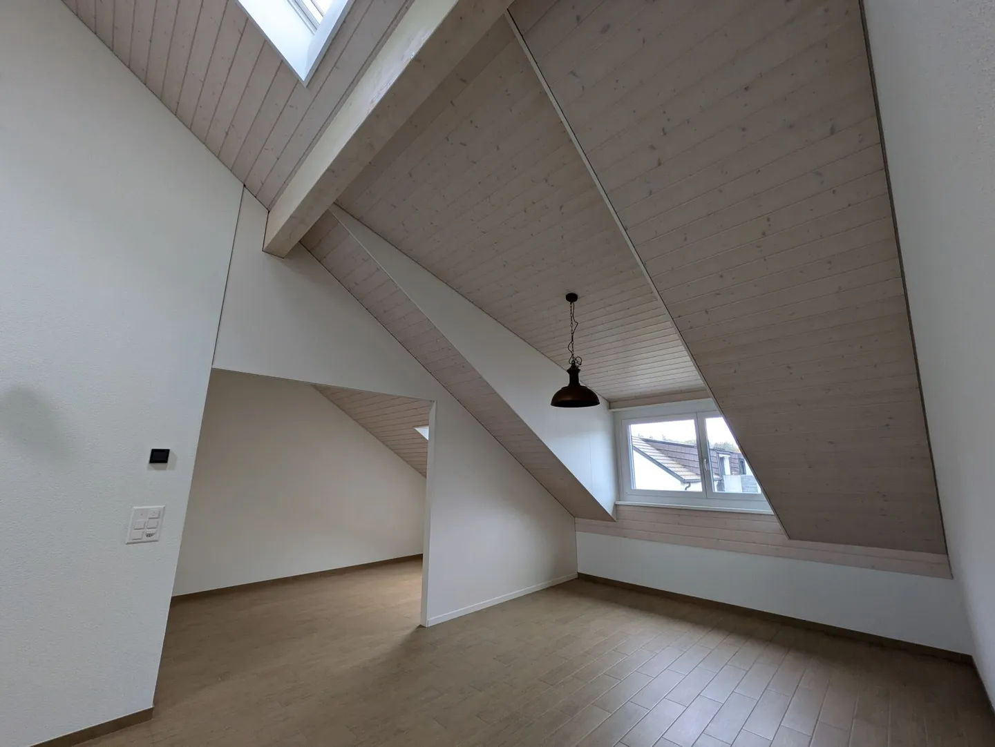 Magnifique appartement en attique de 2,5 pièces - Votre nouveau chez-vous ! - Photo 3 sur 8