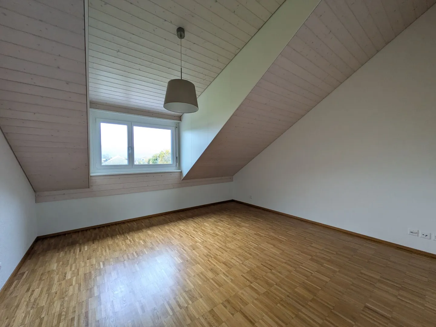 Magnifique appartement en attique de 2,5 pièces - Votre nouveau chez-vous ! - Photo 5 sur 8