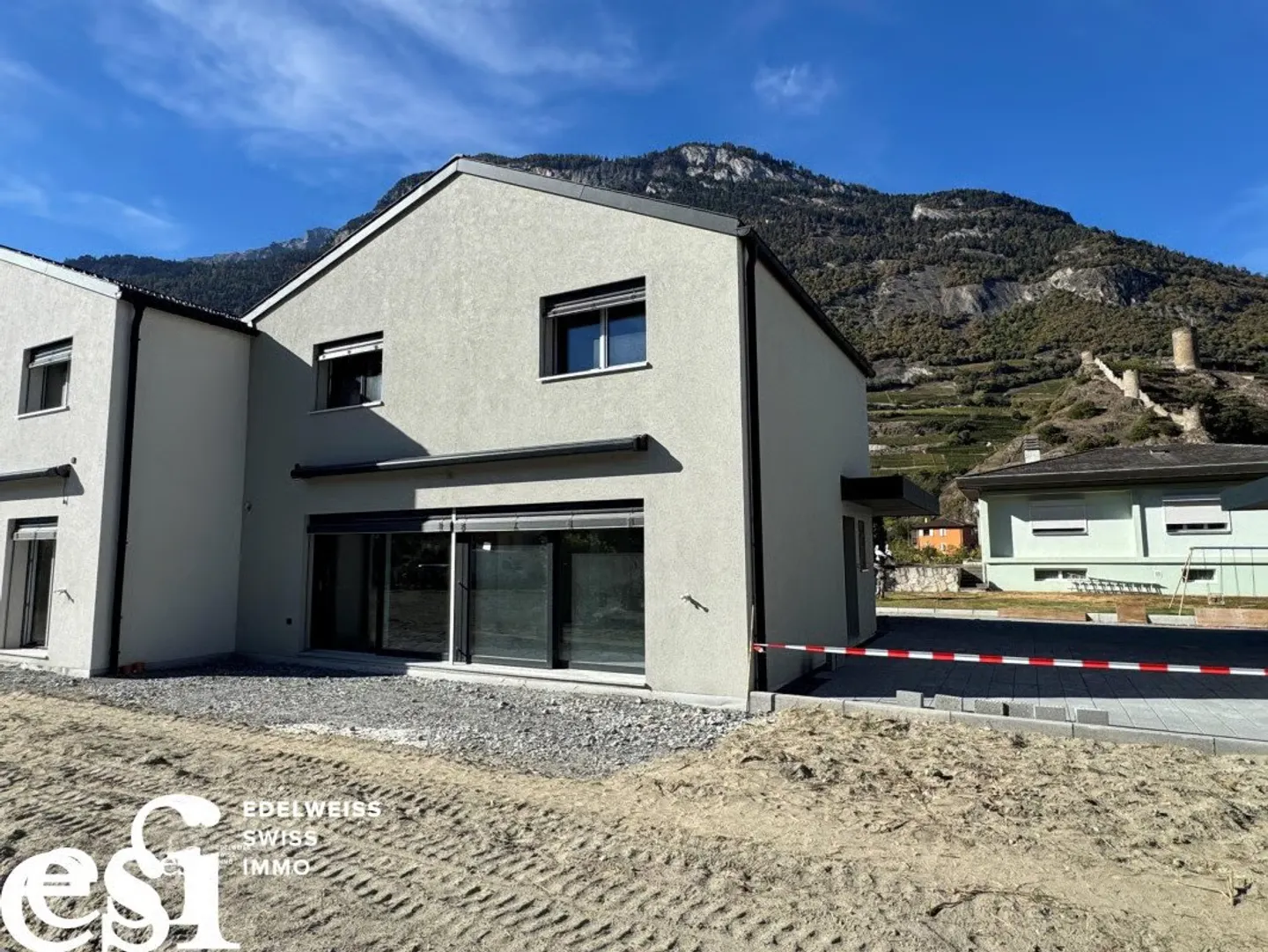 Geräumige zeitgenössische Villa mit 4,5 Zimmern in Saillon - Foto 1 von 11