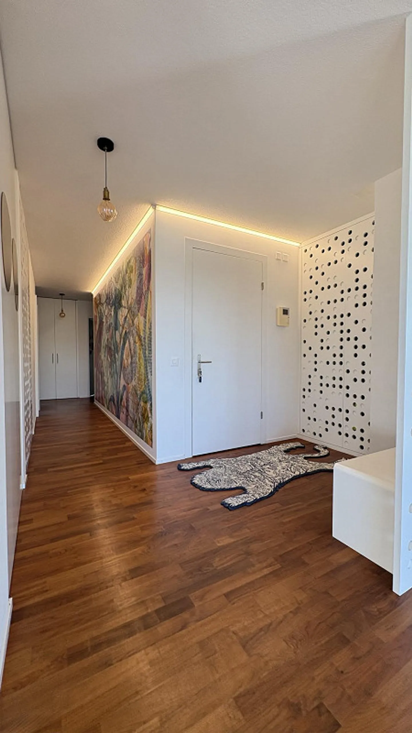 Appartement design exclusif de 209m2 avec 2 balcons dans un emplacement privilégié et calme - Photo 3 sur 11