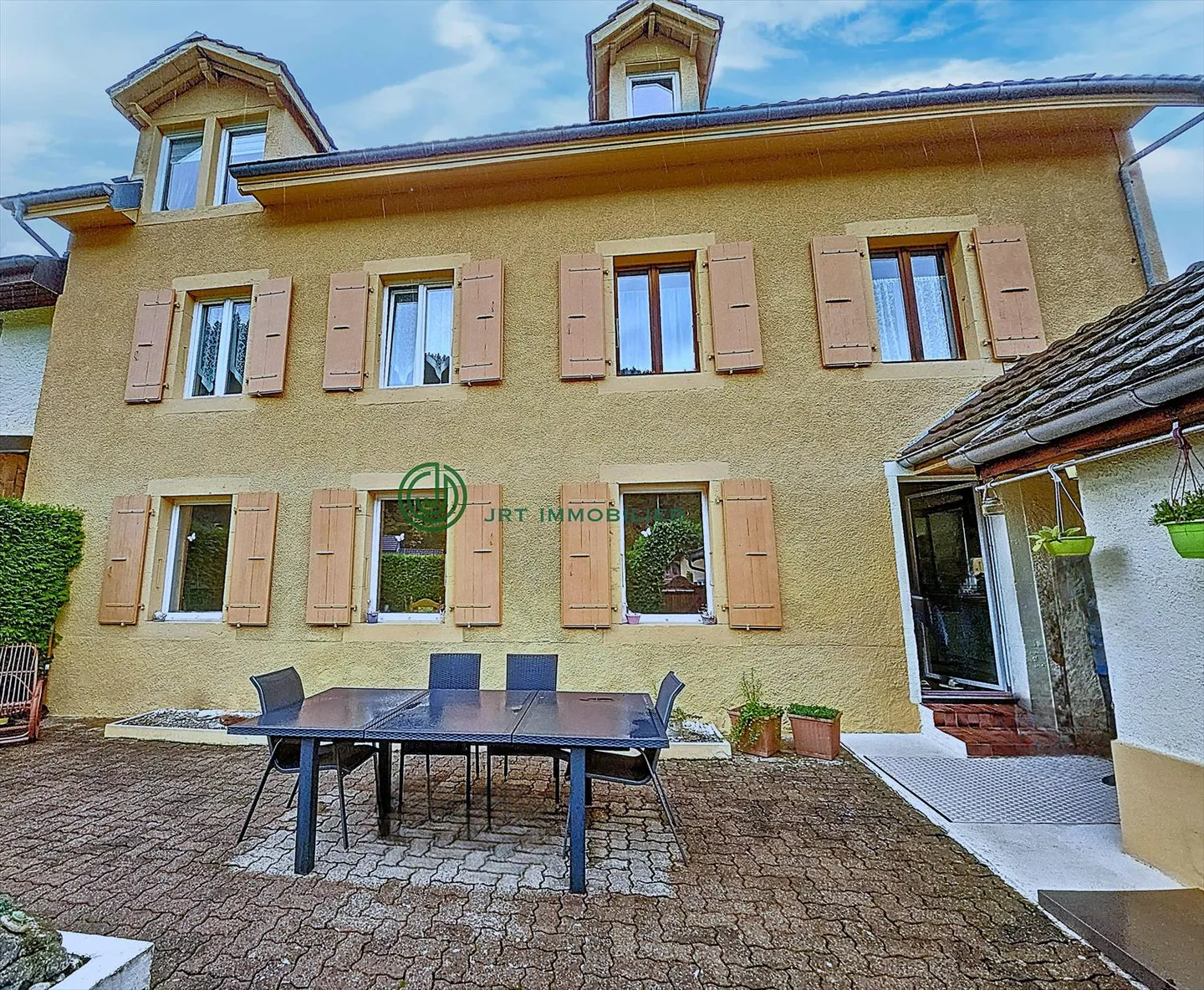 Grande casa di villaggio, confortevole e spaziosa  Prezzo interessante - Buttes (N - Foto 1 di 11