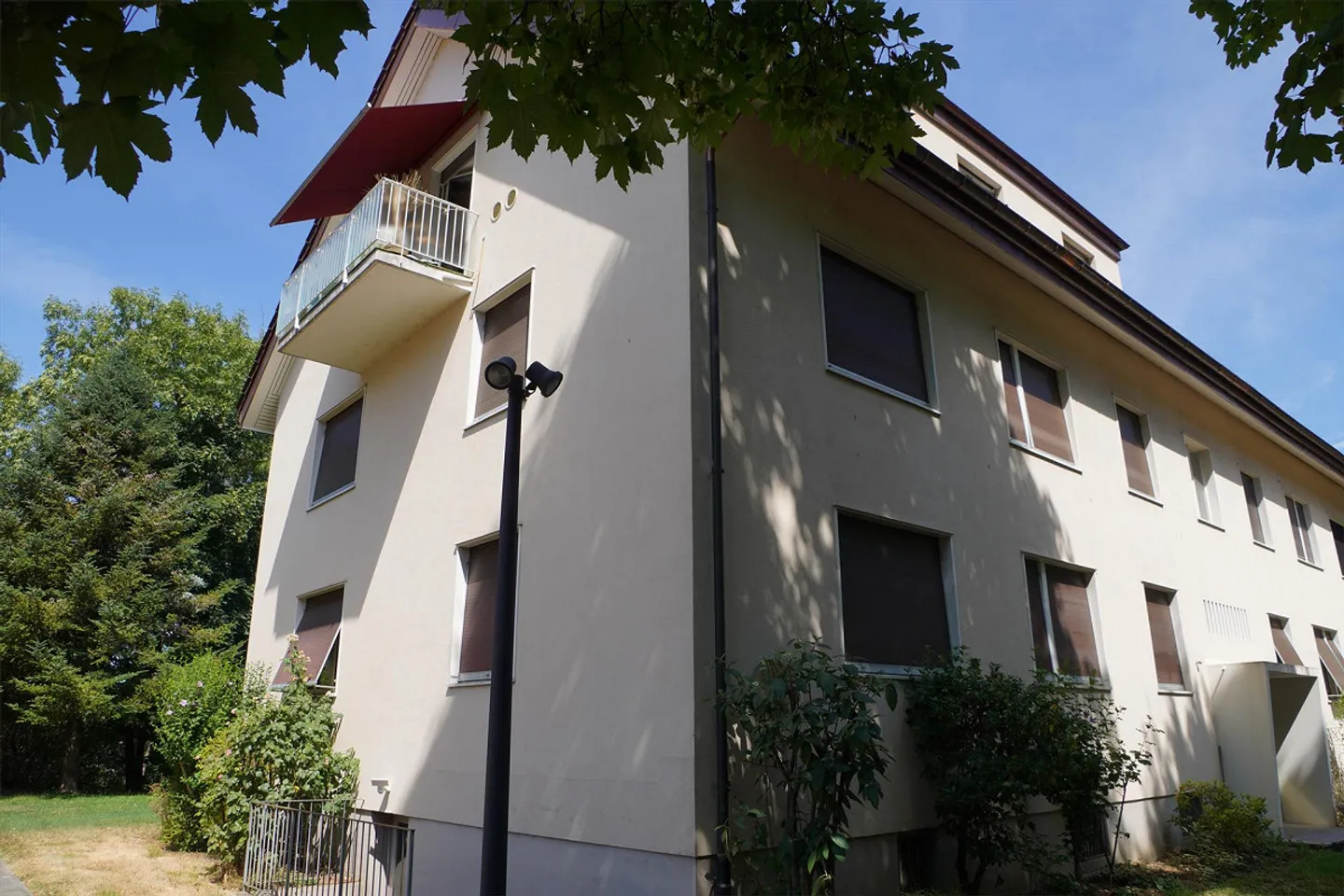 Charmante appartement 4 pièces avec balcon à Riehen - Photo 2 sur 9