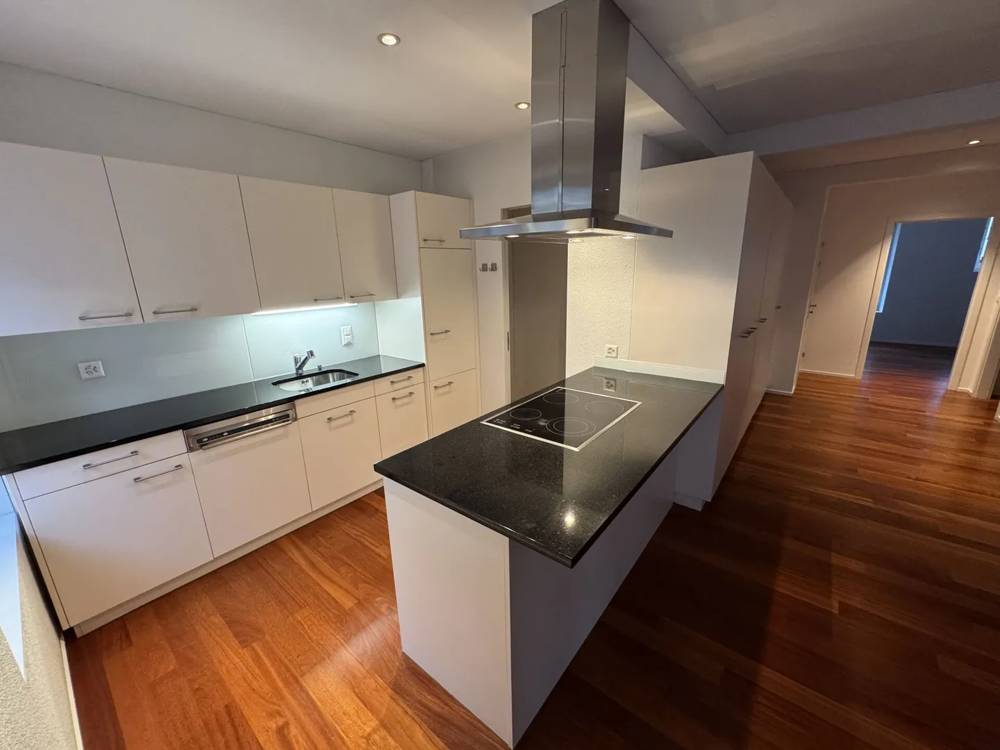 Moderne 3-Zimmer-Wohnung in Zürich - Foto 2 von 8