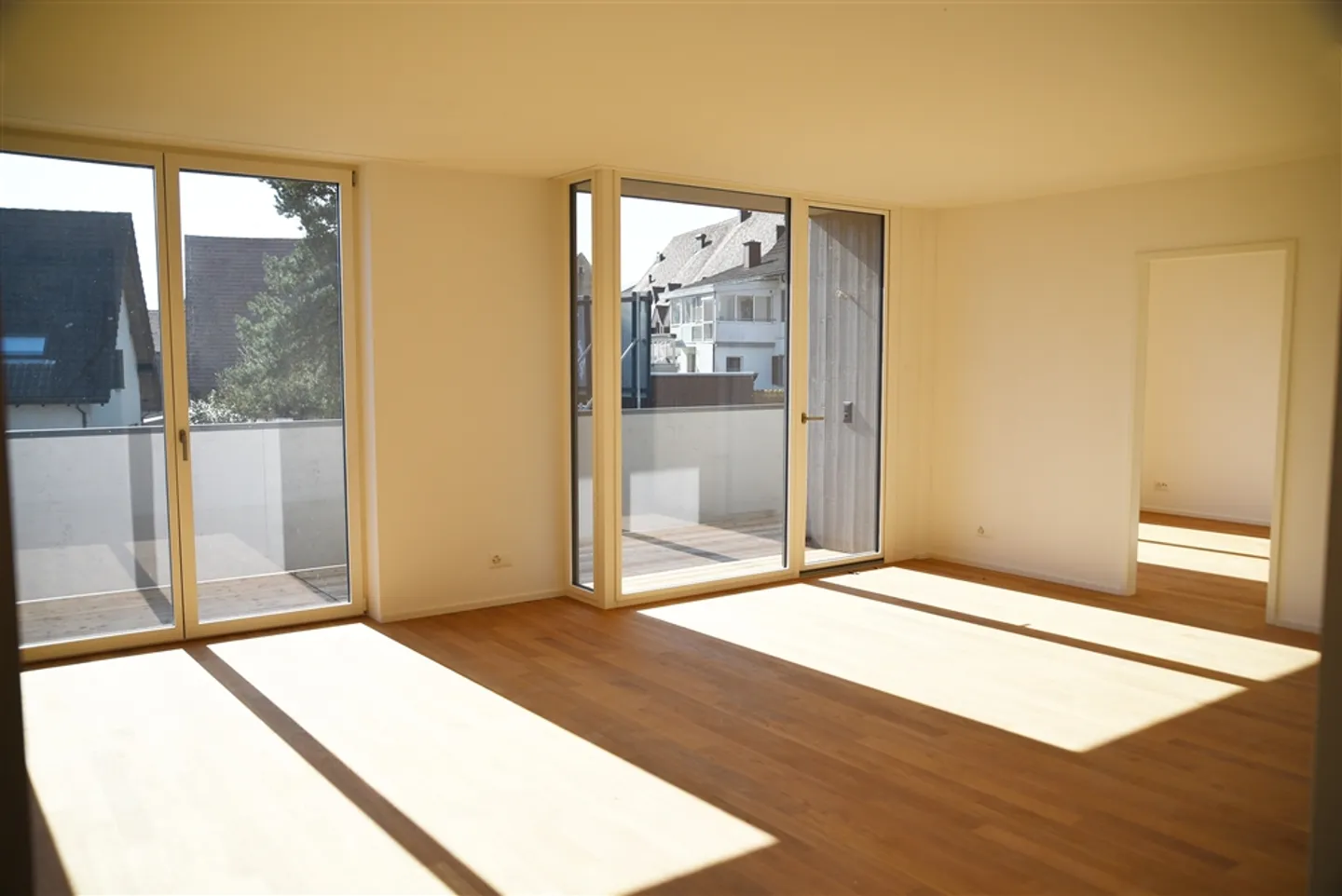 Appartement moderne de 3.5 pièces avec grand balcon - N° 1.6 - Photo 2 sur 9