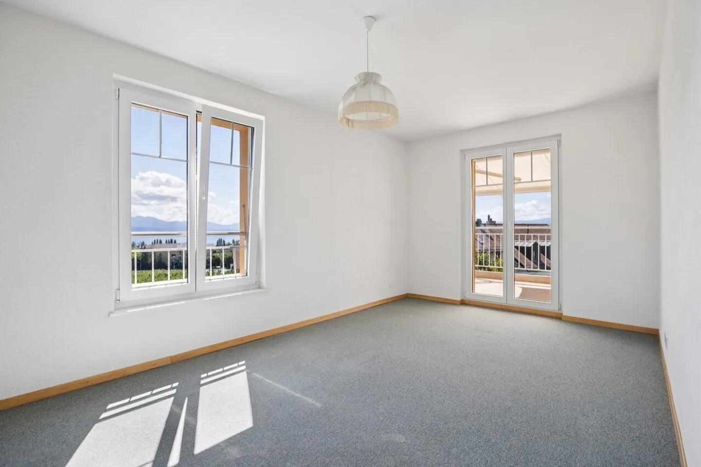 Eine seltene Wohnung im obersten Stockwerk, mit Blick auf den Genfersee und die Alpen - Foto 5 von 10