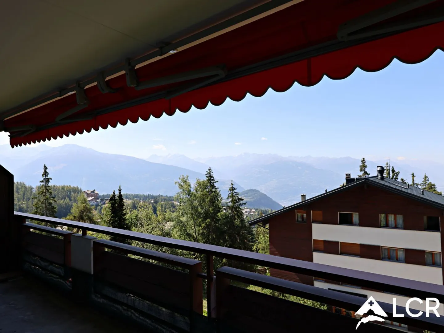 2,5 Stanze con una vista mozzafiato - Piscina interna - Foto 2 di 10