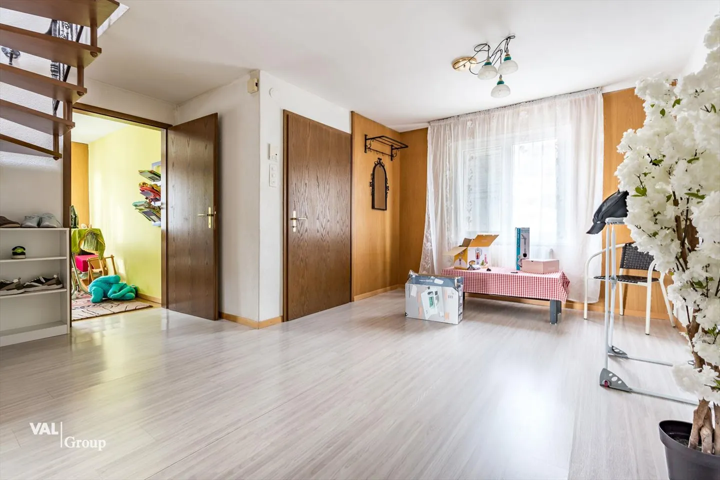Miracolo di spazio con charme - Duplex di 6,5 stanze nel cuore di Salgesch - Foto 2 di 13